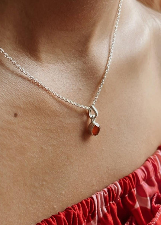 Smooth carnelian round pendant with simple 925 Sterling Silver design