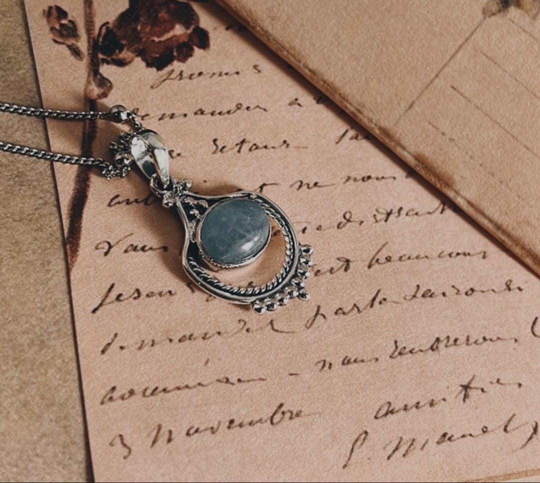 Timeless boho silver pendant featuring a beautiful aquamarine gemstone.