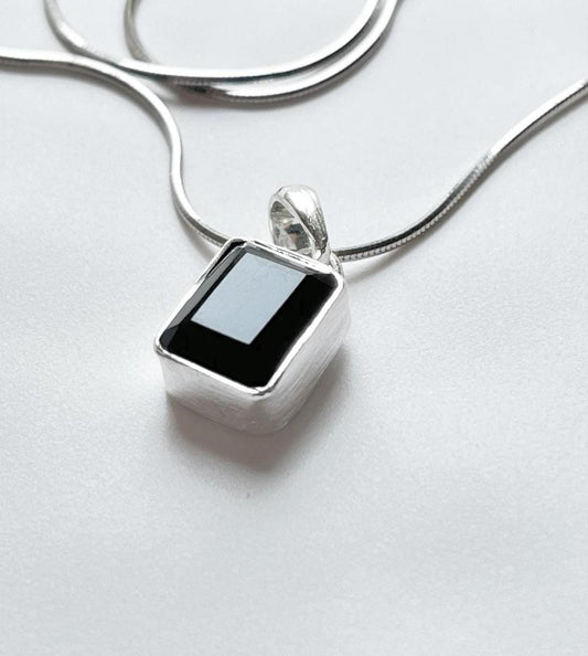 Chic Black Onyx Rectangular Pendant Set in Silver