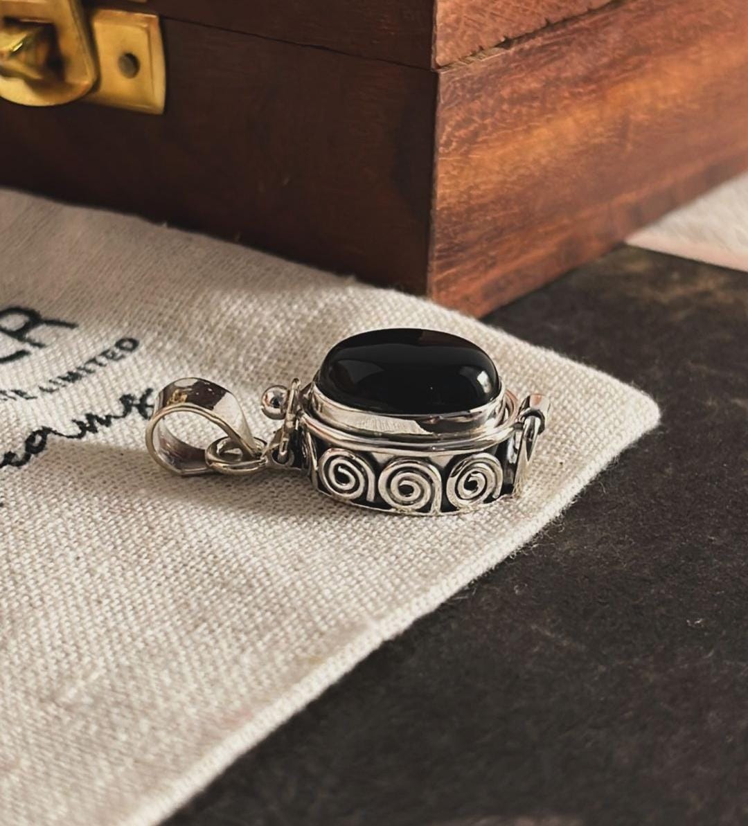 Black Onyx Oval Storage Silver Pendant Necklace