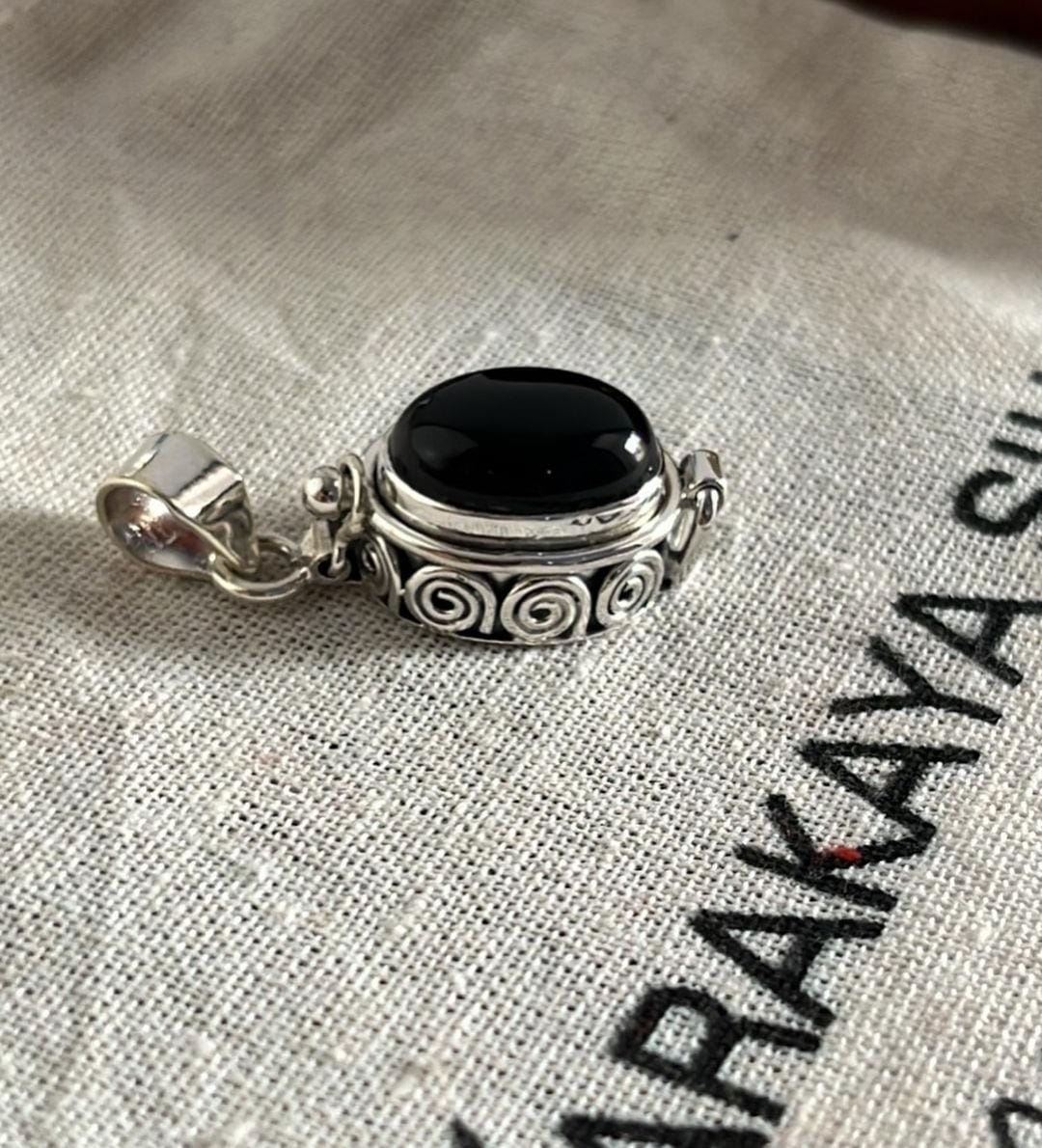 Unique Black Onyx Oval Storage Silver Pendant