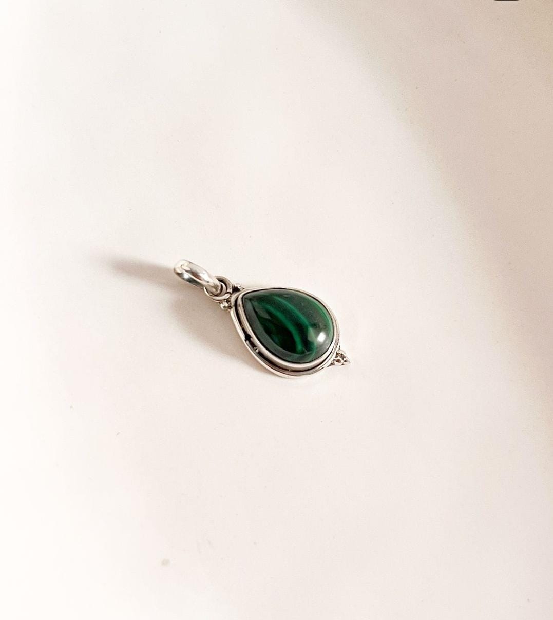 Charming Malachite Pear Rawa Silver Pendant for Timeless Fashion