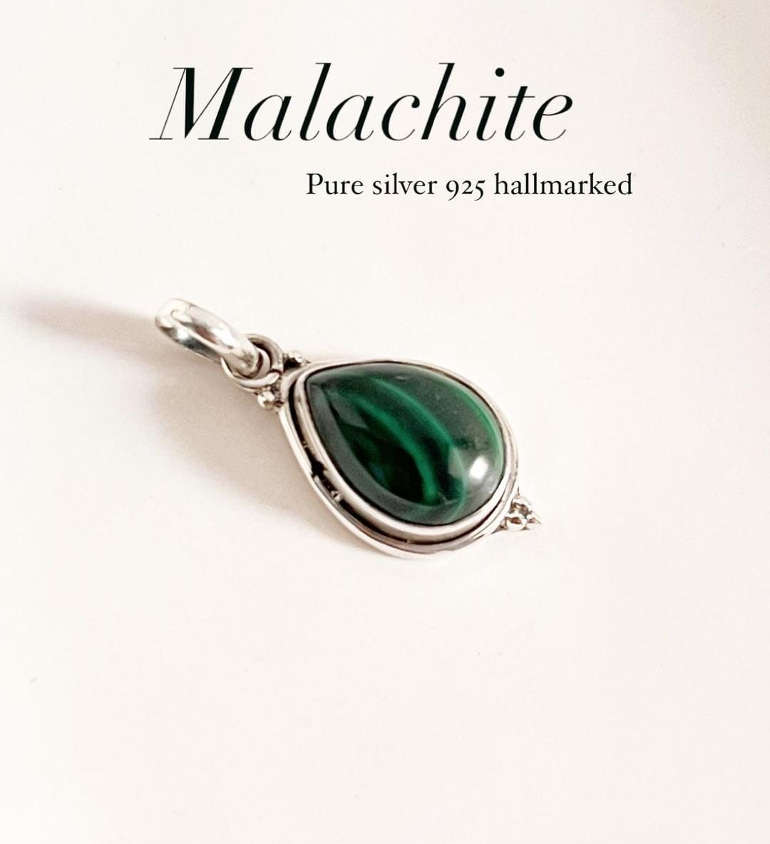 Malachite Pear Rawa Silver Pendant with Elegant Detailing