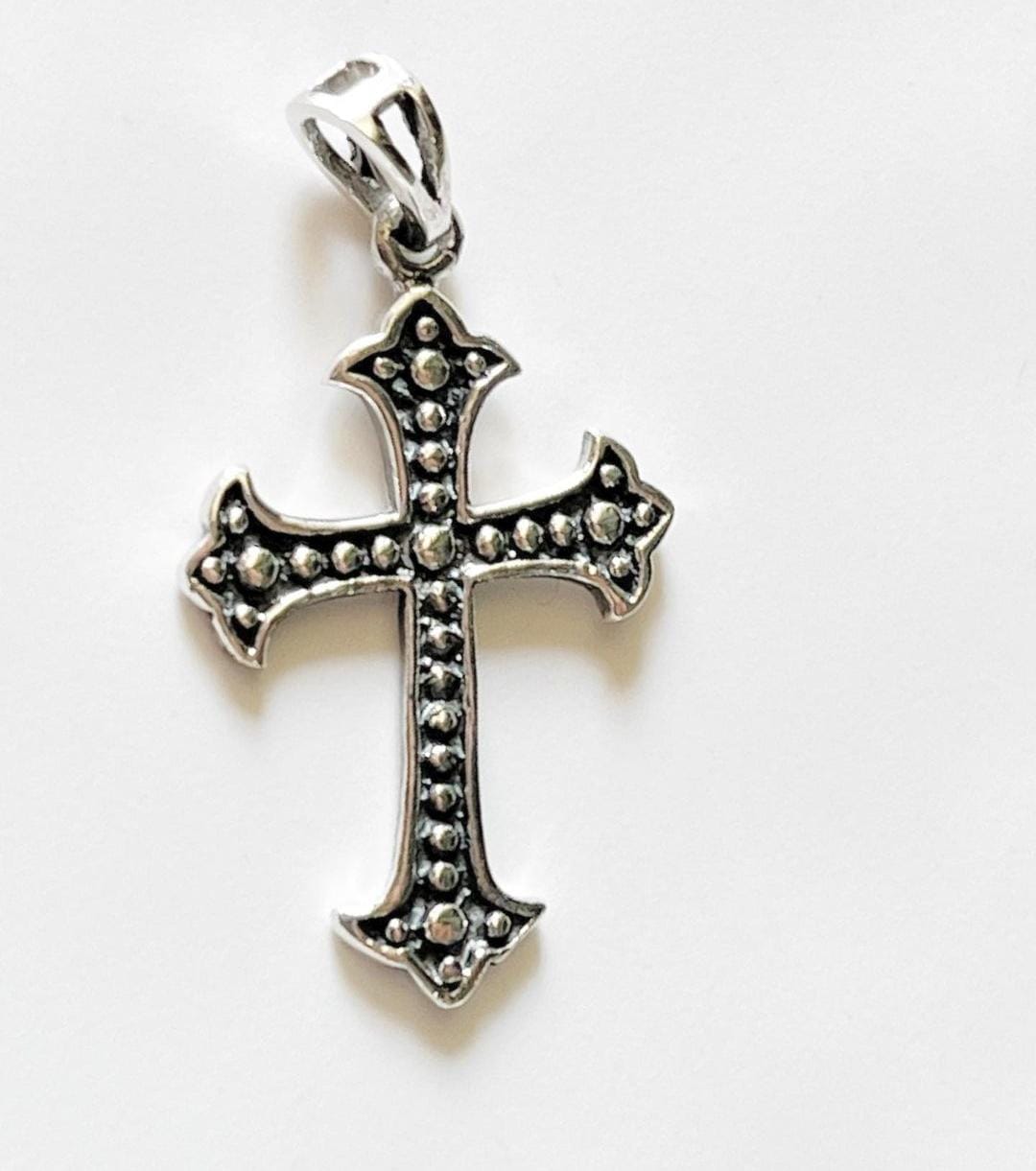 Timeless cross pendant in sterling silver with sleek design