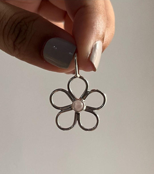 Elegant Rose Quartz 925 Sterling Silver Pendant with Floral Design