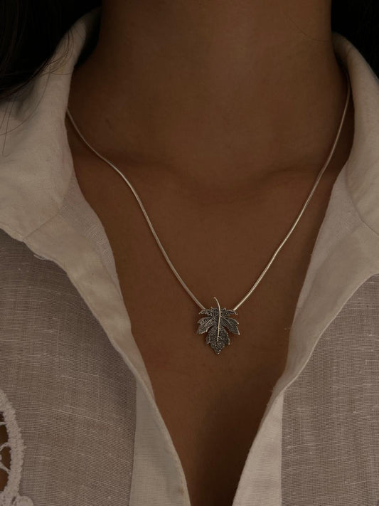 Maple Invisible Hook Silver Pendant with Elegant Design