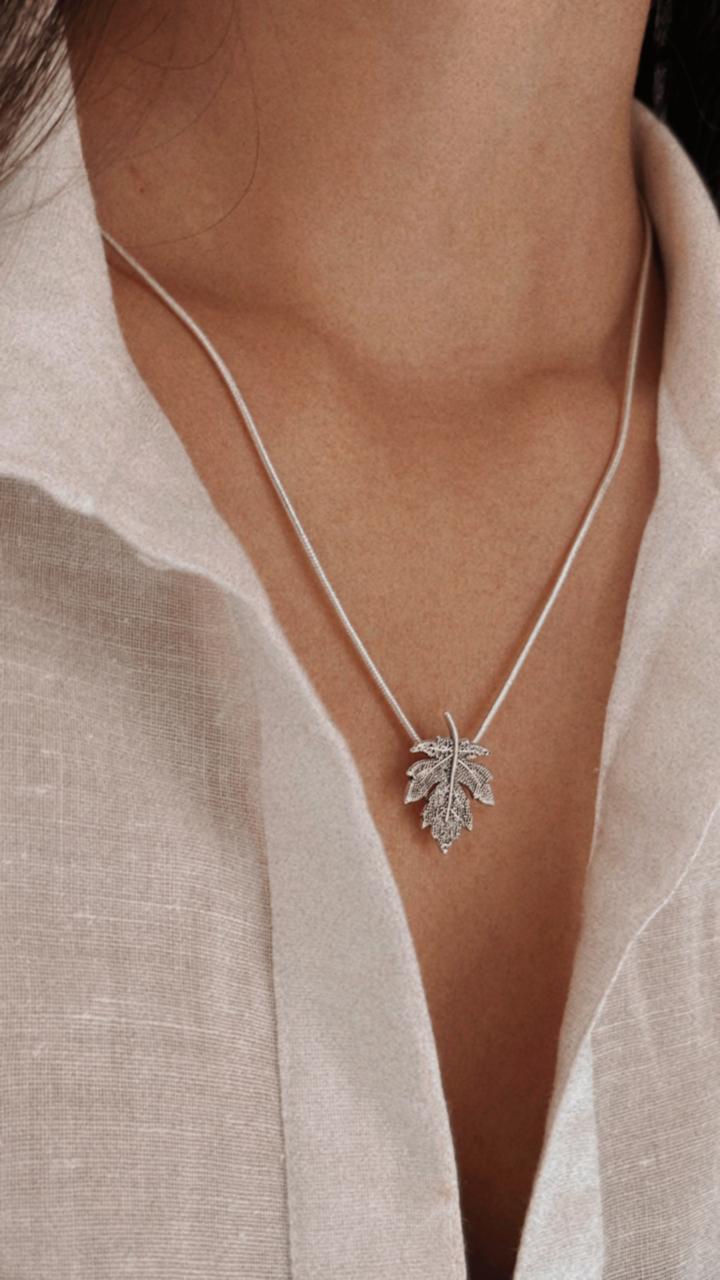 Charming Maple Invisible Hook Pendant in Sterling Silver