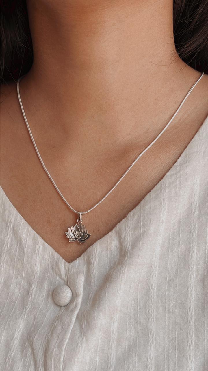 Elegant Lotus Plain Silver Pendant for Timeless Fashion