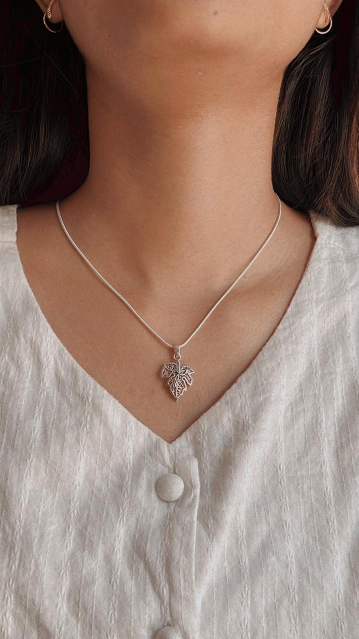 Maple Leaf Filigree Silver Pendant with Intricate Detailing