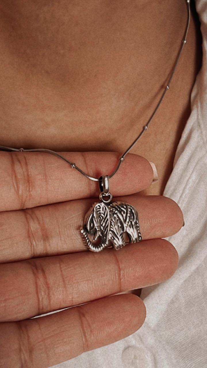 Chic Boho Leaf Hathi Pendant in Silver