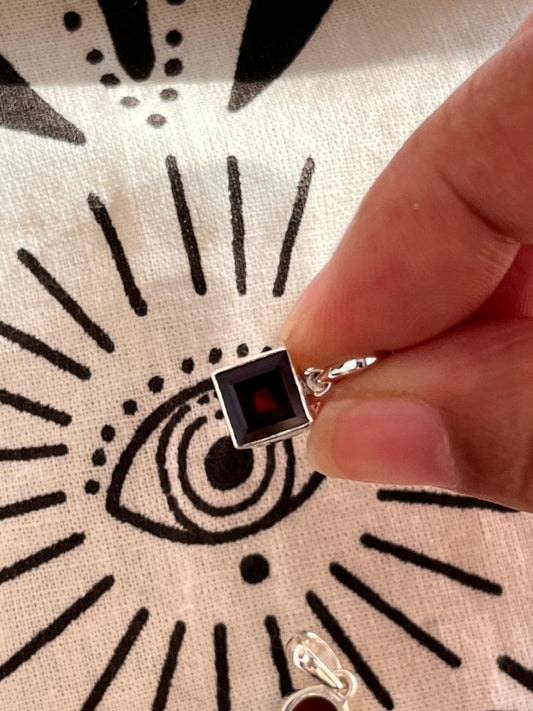 Elegant square garnet pendant in 925 sterling silver