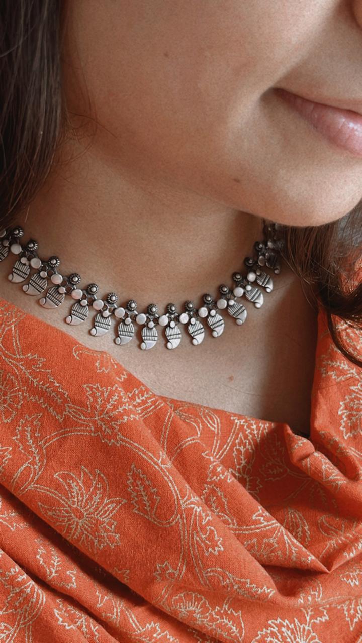 Boho-style silver necklace with tribal mango leaf design
