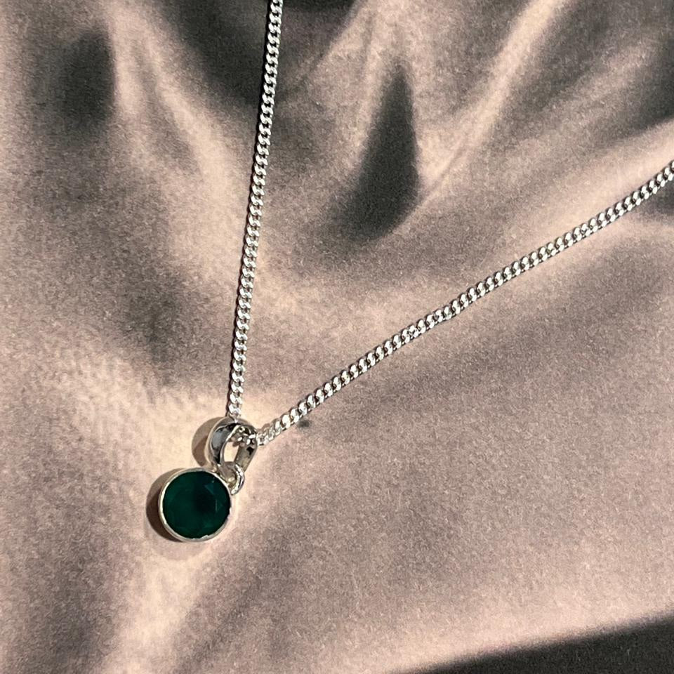 Charming green onyx round cut gemstone pendant in silver