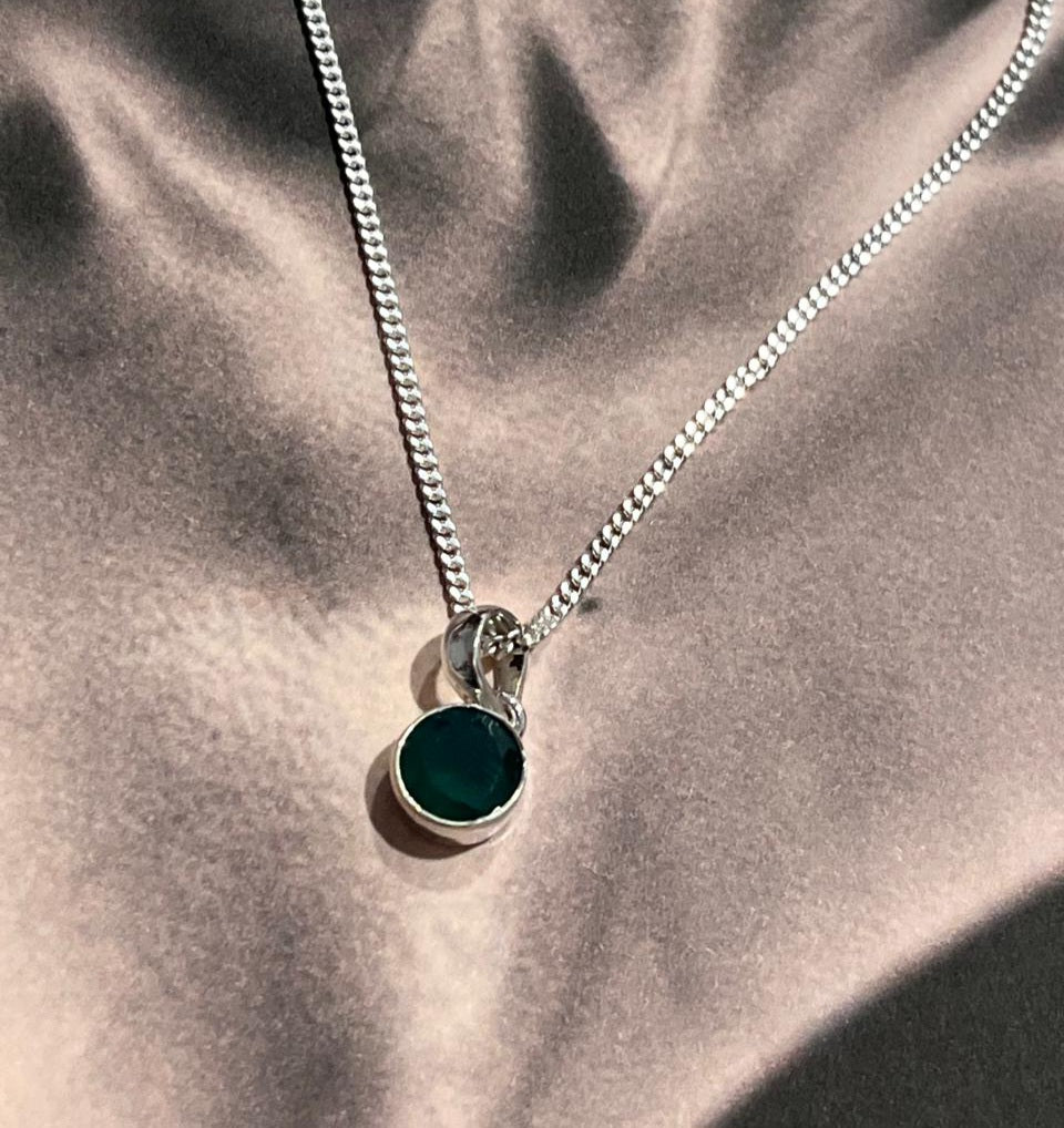 Elegant round cut green onyx pendant set in silver