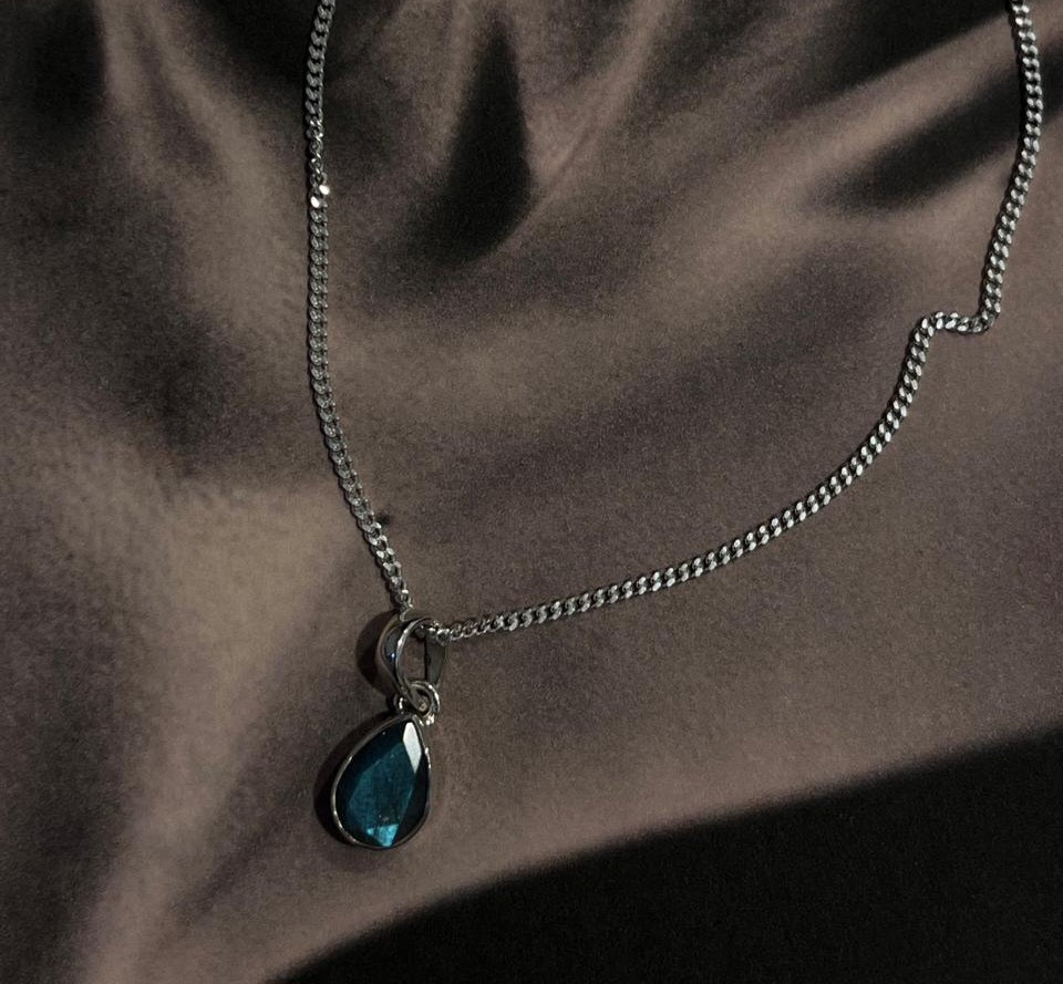Labradorite Pear Cut Silver Pendant for Unique Style