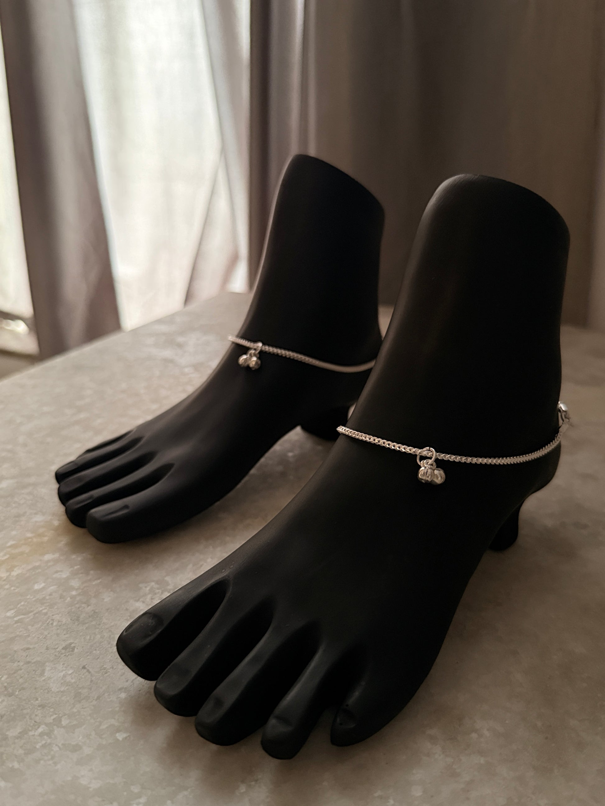 Stylish and sturdy fox tail design anklet in 925 silver  