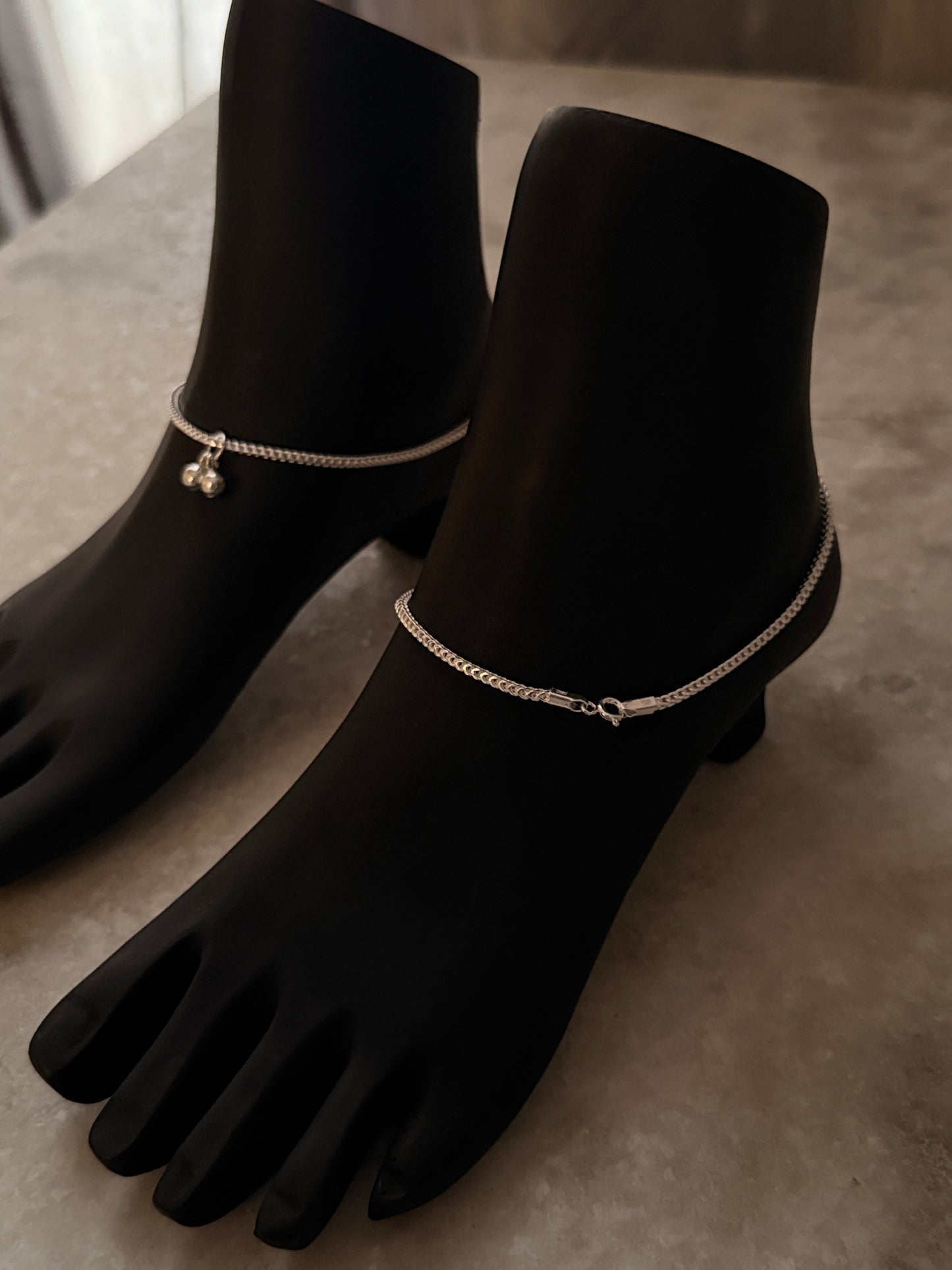 Sleek and durable sterling silver anklet with fox tail design  
