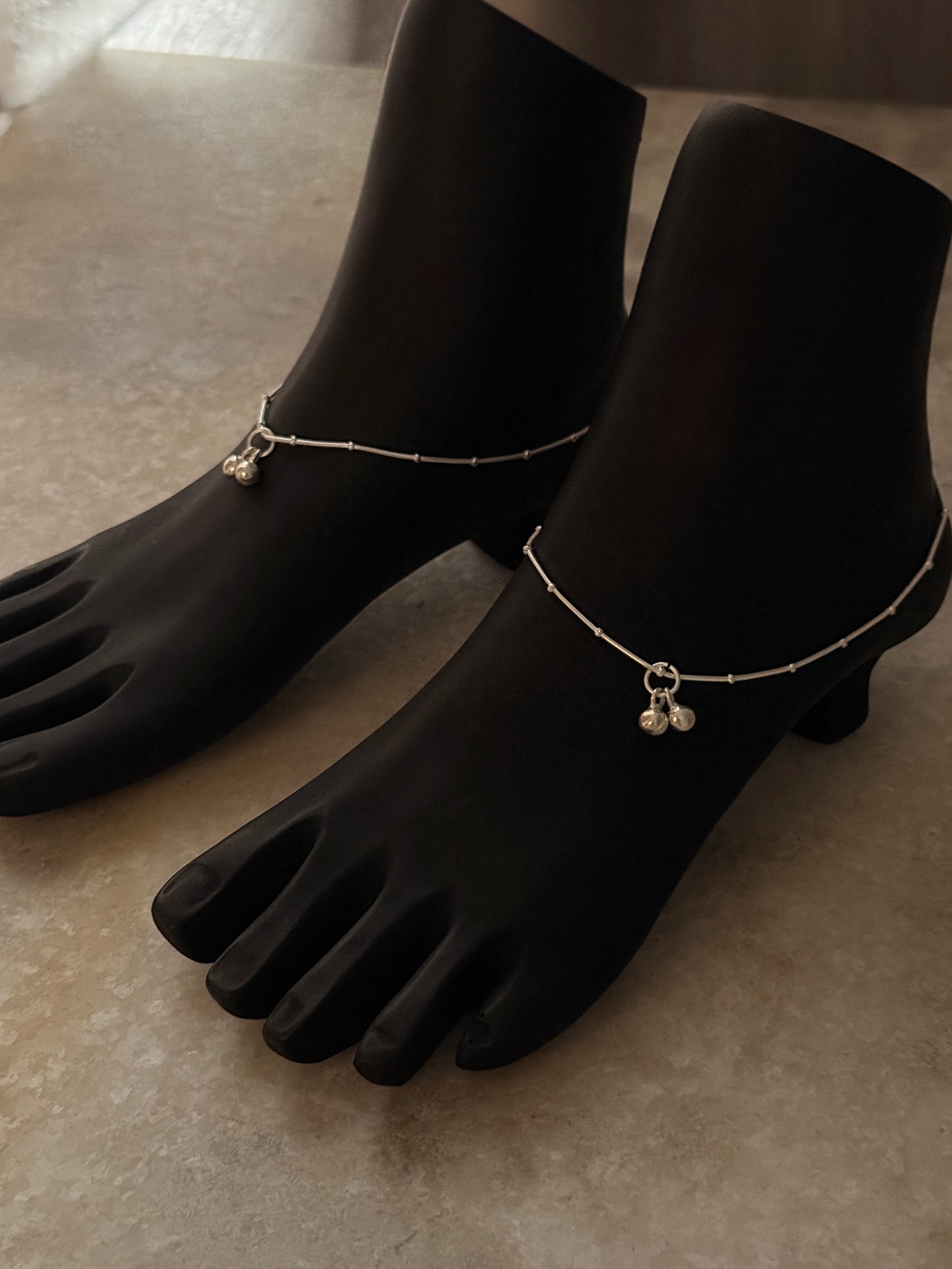 Elegant snake dot design anklet crafted in sterling silver