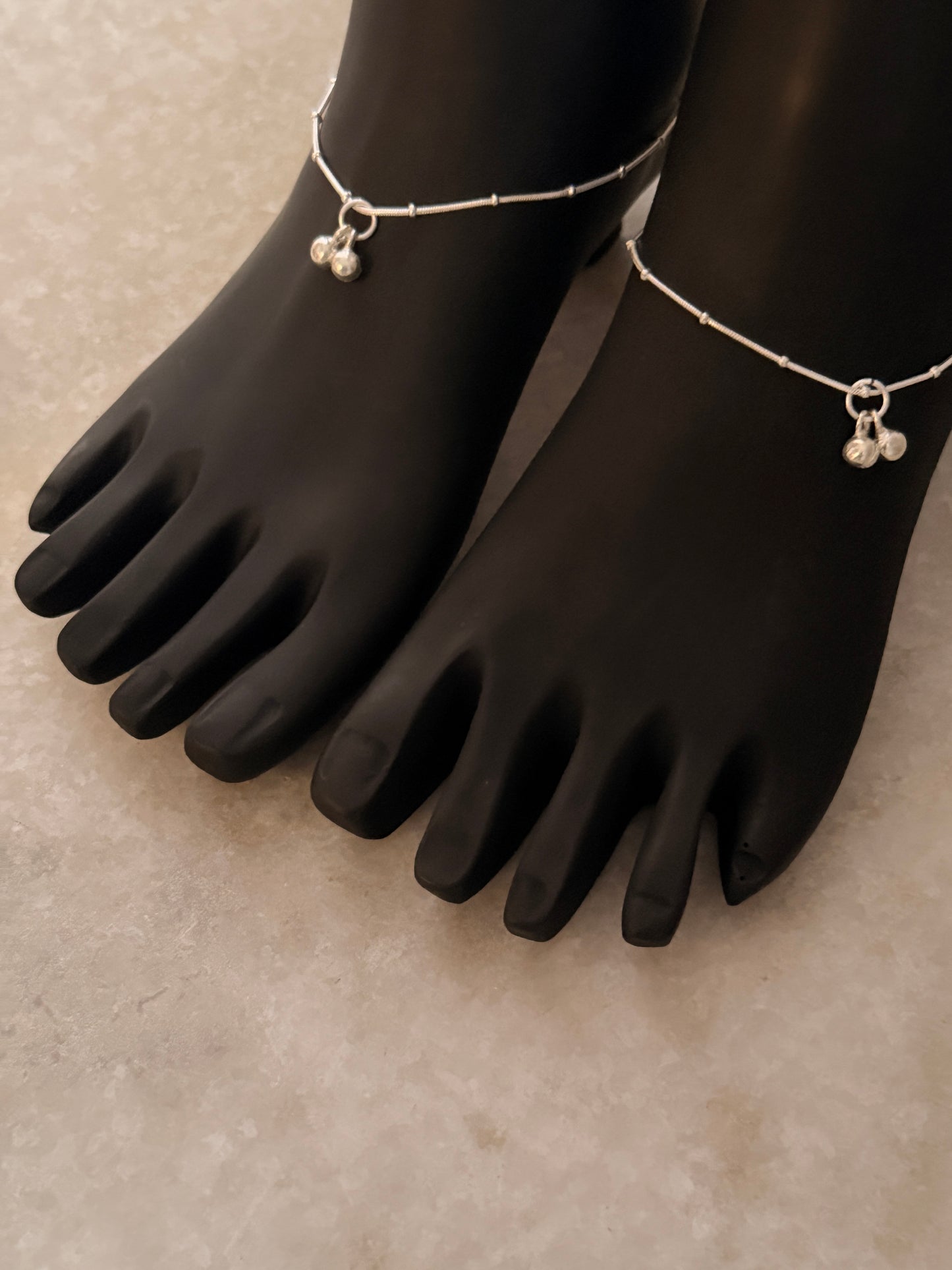 Stylish daily wear snake dot anklet in pure silver  