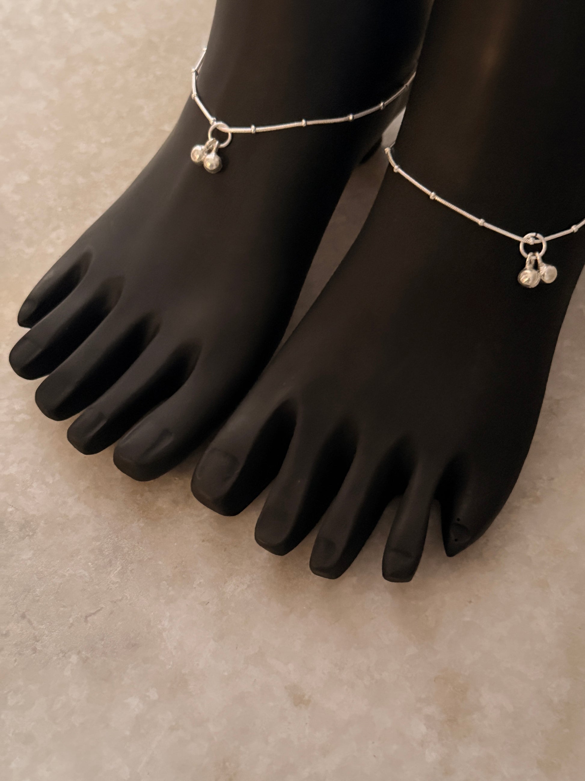 Stylish daily wear snake dot anklet in pure silver  