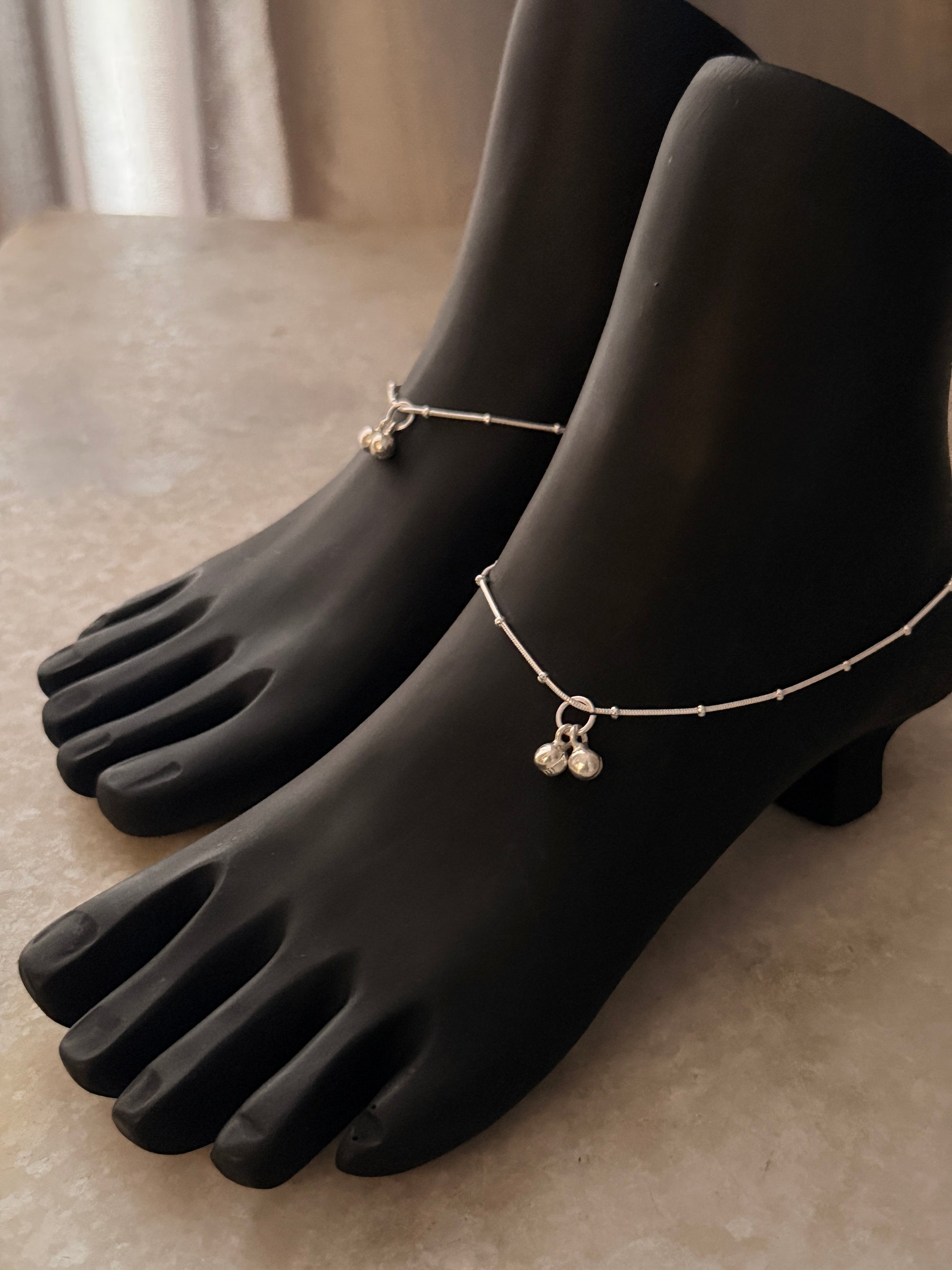Elegant snake dot design anklet crafted in sterling silver  