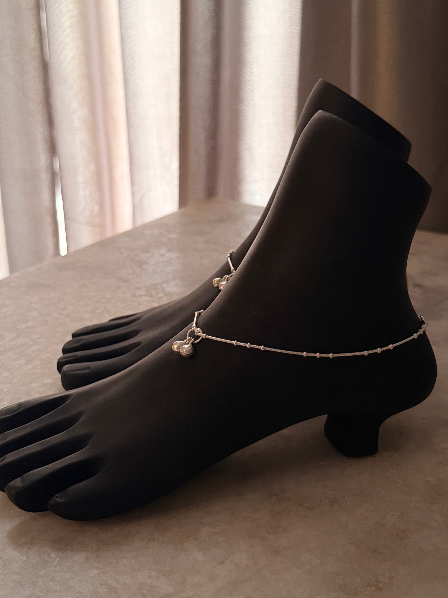 Elegant Chelsi snake dot anklet for women in 925 silver