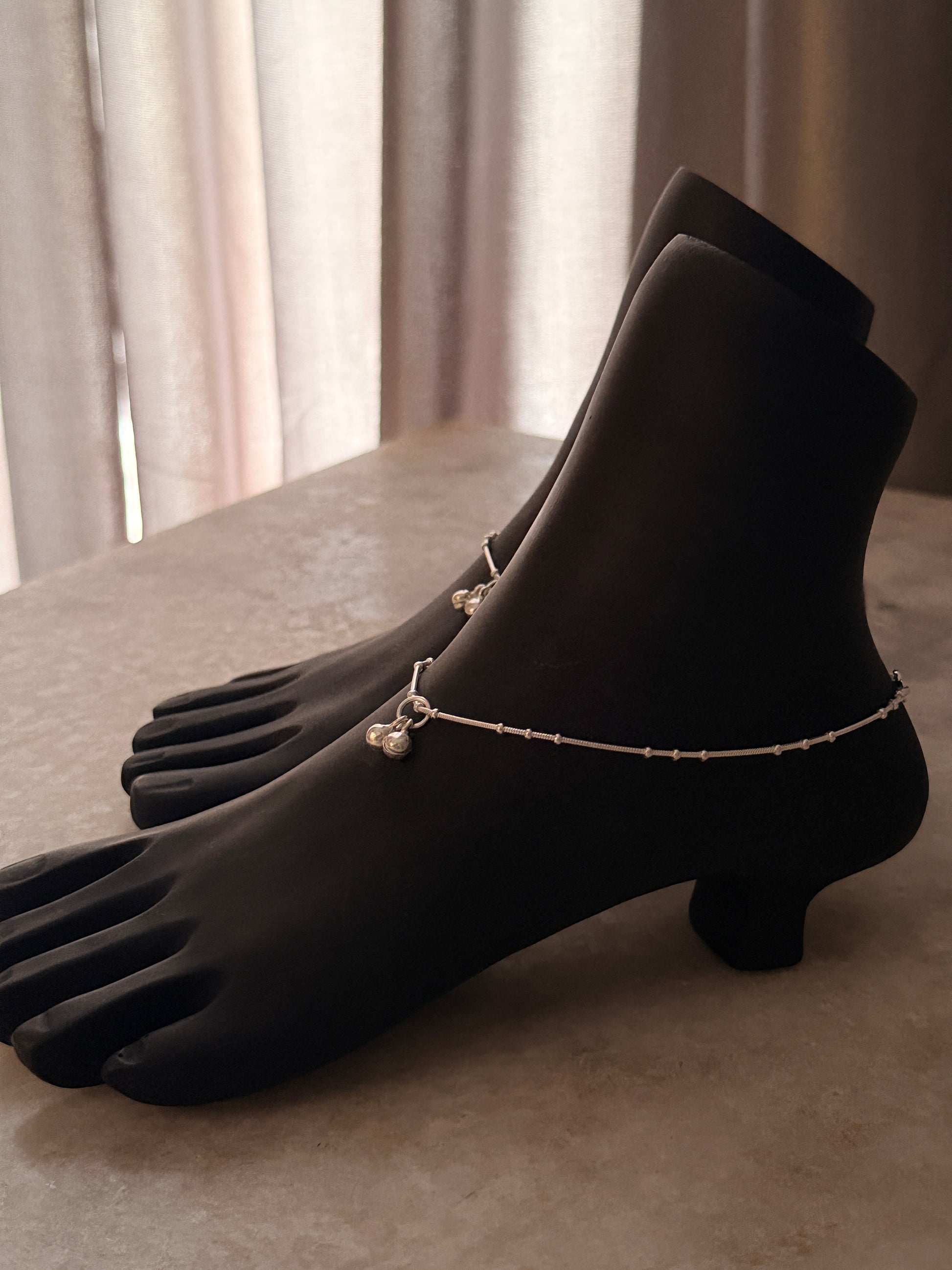 Elegant Chelsi snake dot anklet for women in 925 silver