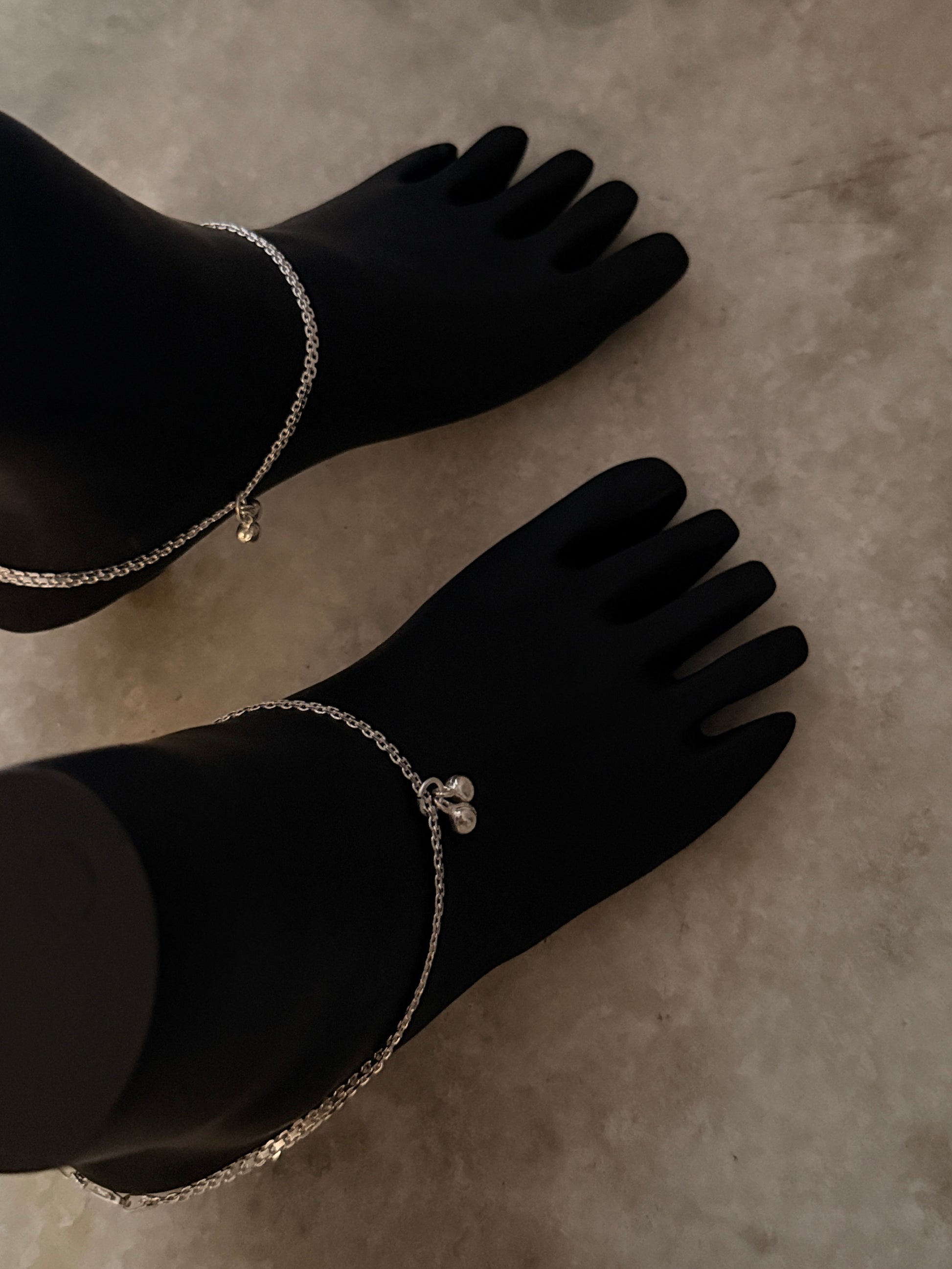  Elegant flat link silver anklet for everyday wear  