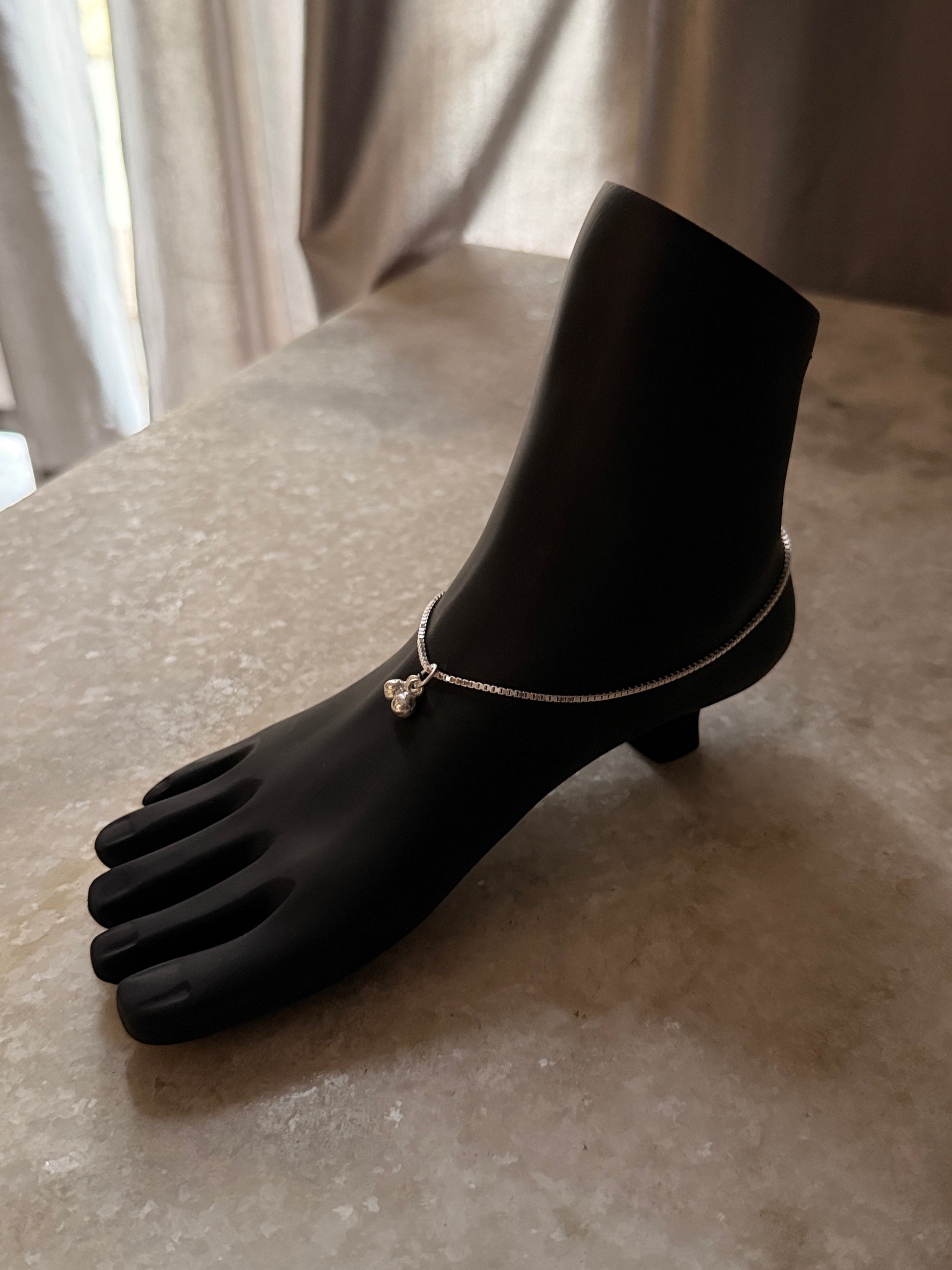  Minimalist silver anklet with medium box links  