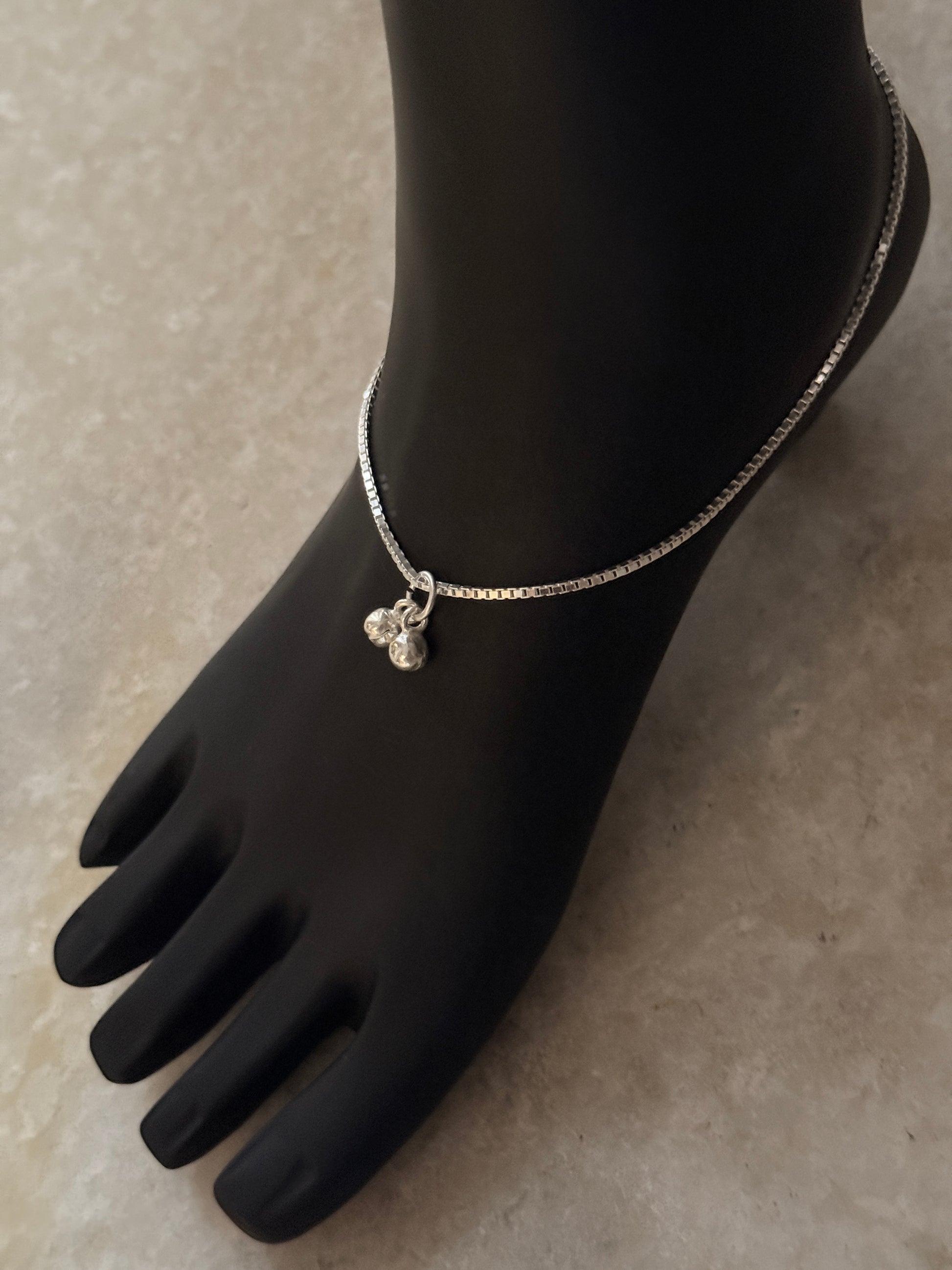 Simple and elegant medium box chain anklet jewelry