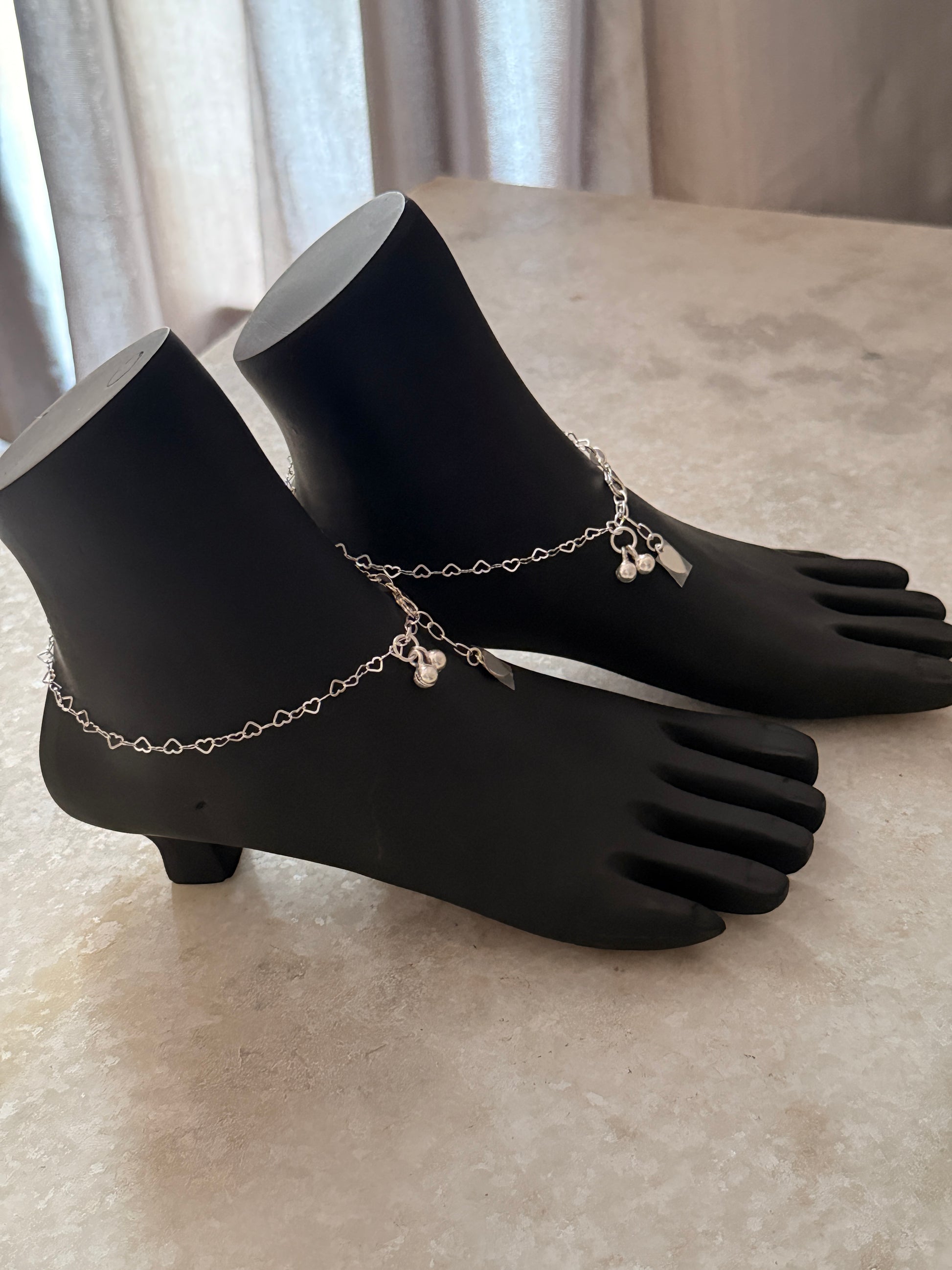 Romantic 925 silver anklet with interlinked heart design