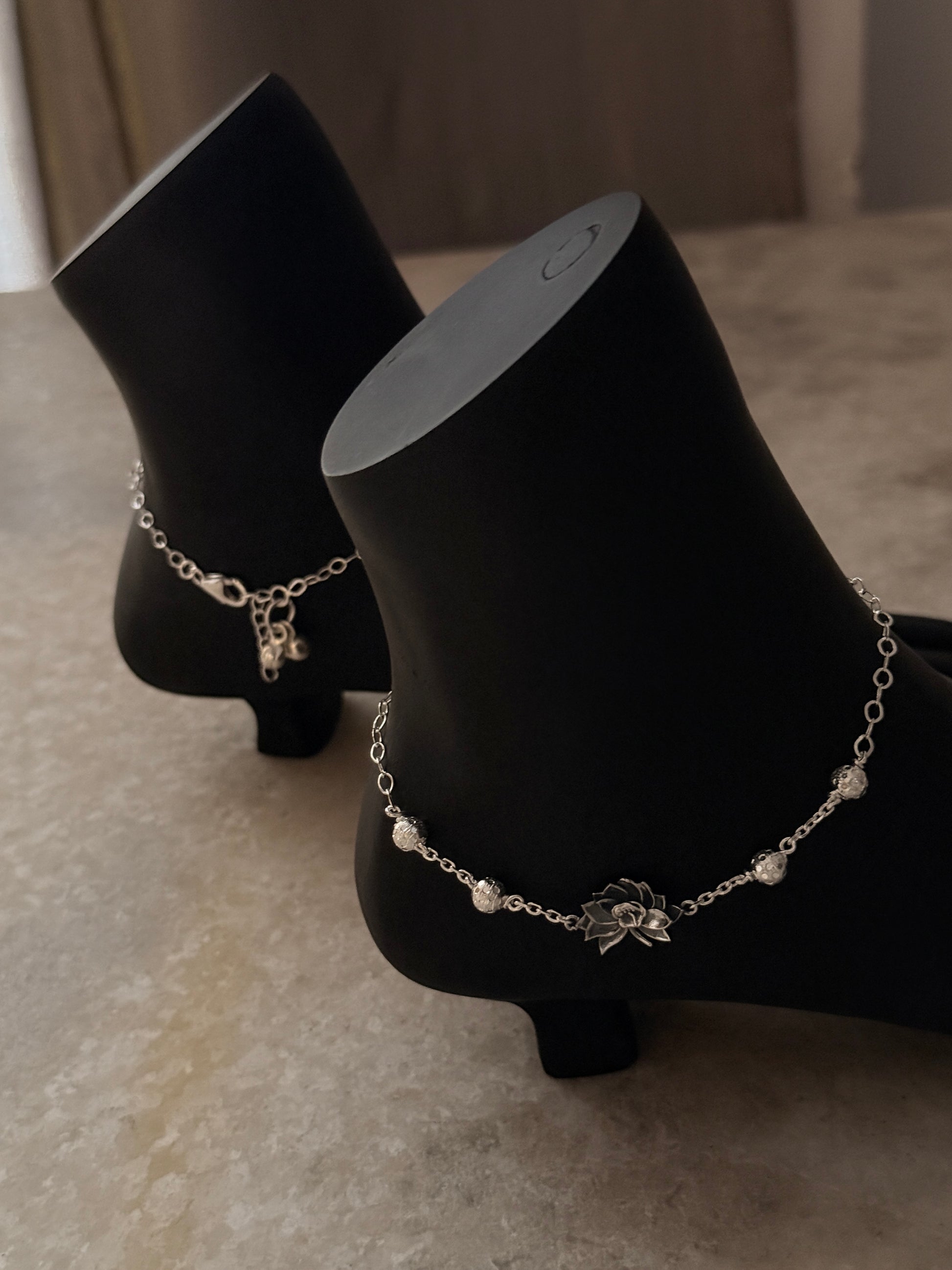 Timeless lotus charm anklet for spiritual and elegant style