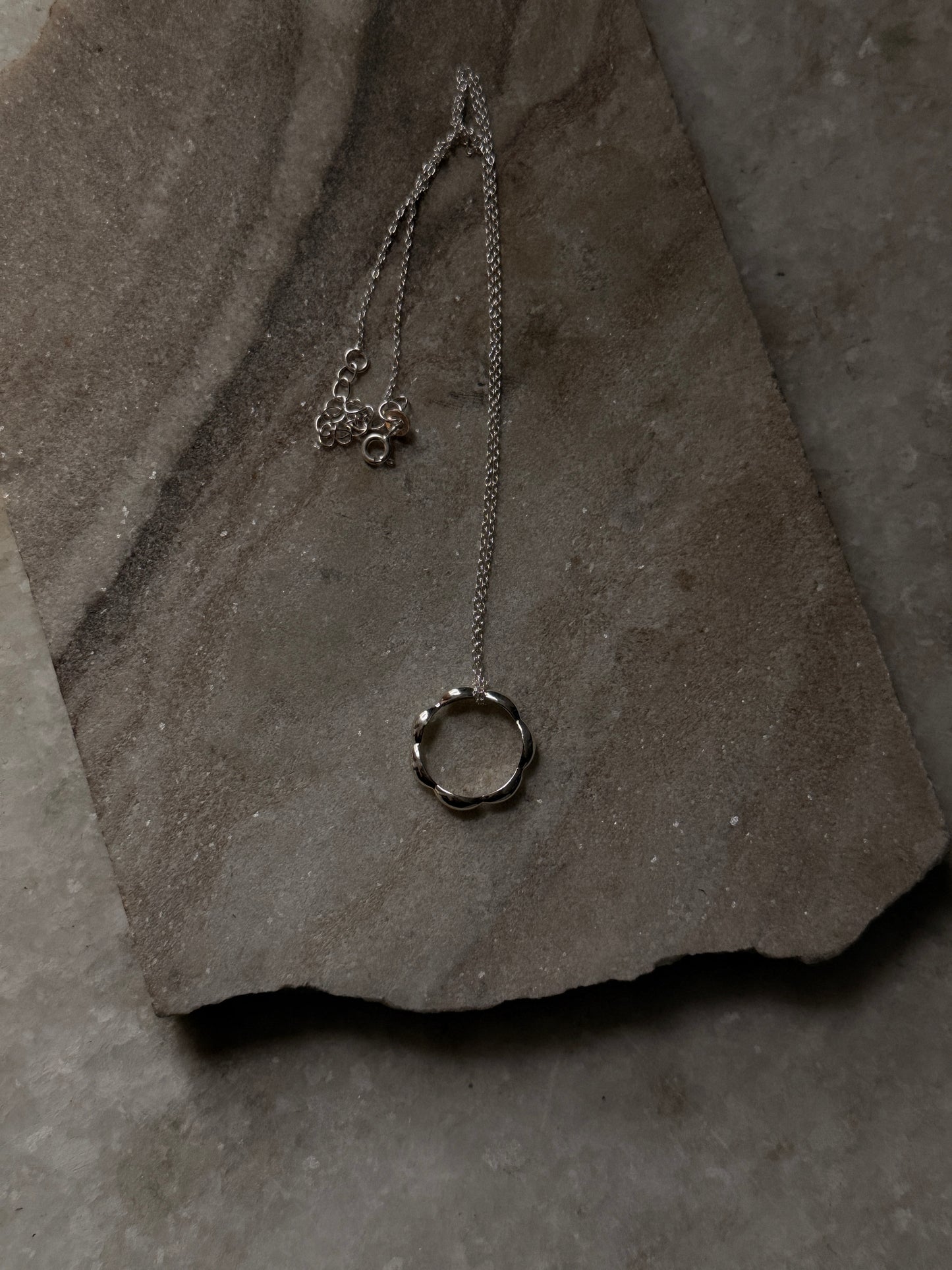 Elegant Flower Edge 925 Sterling Silver Necklace  