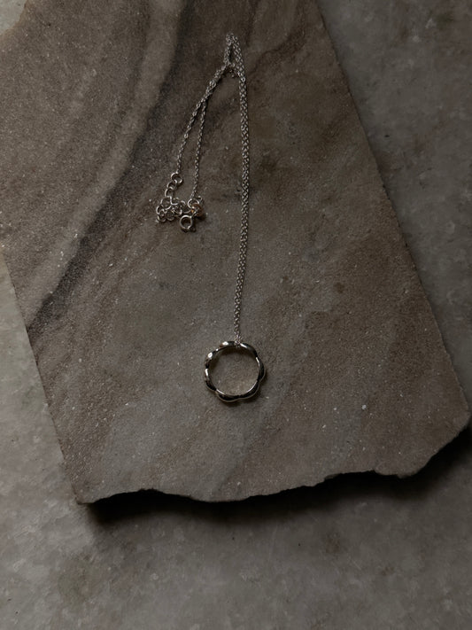 Elegant Flower Edge 925 Sterling Silver Necklace  