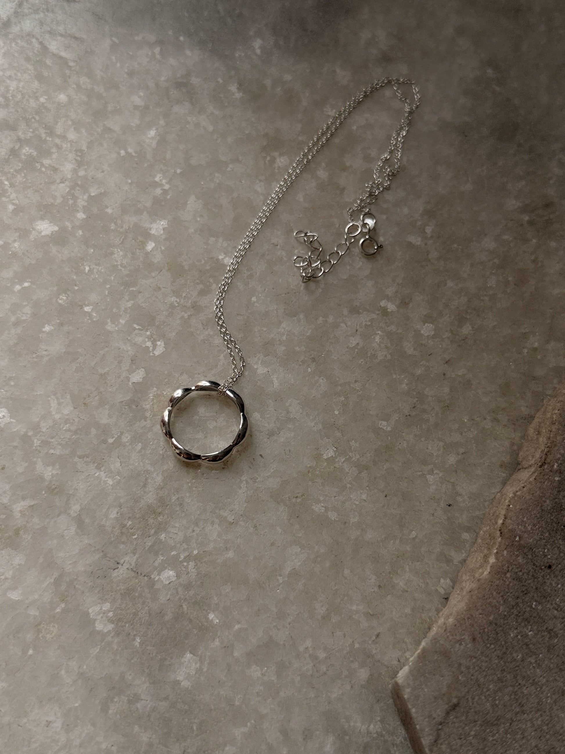 Dainty Flower Edge sterling silver necklace for daily wear