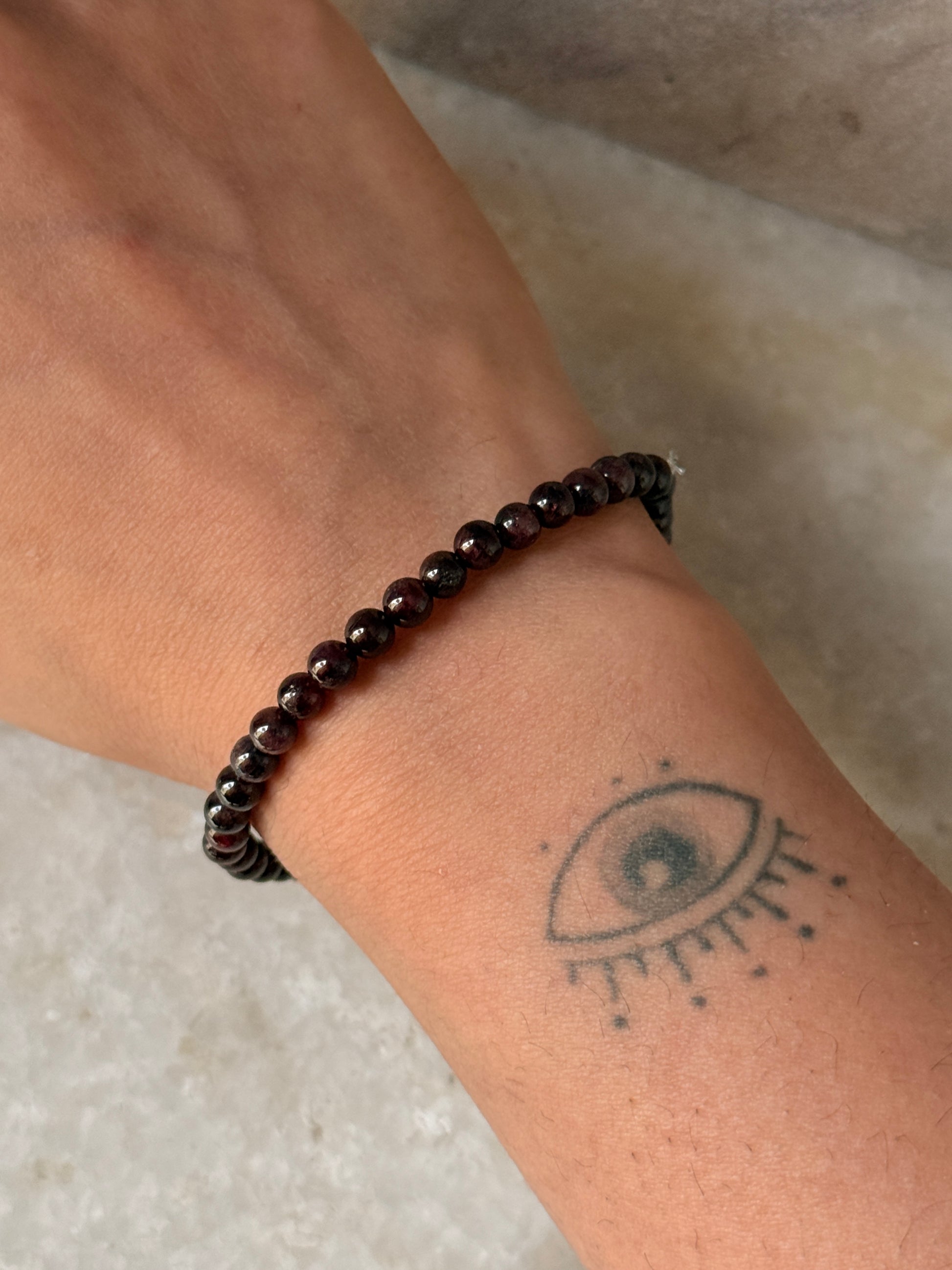 Polished Garnet Crystal Bracelet for love and confidence