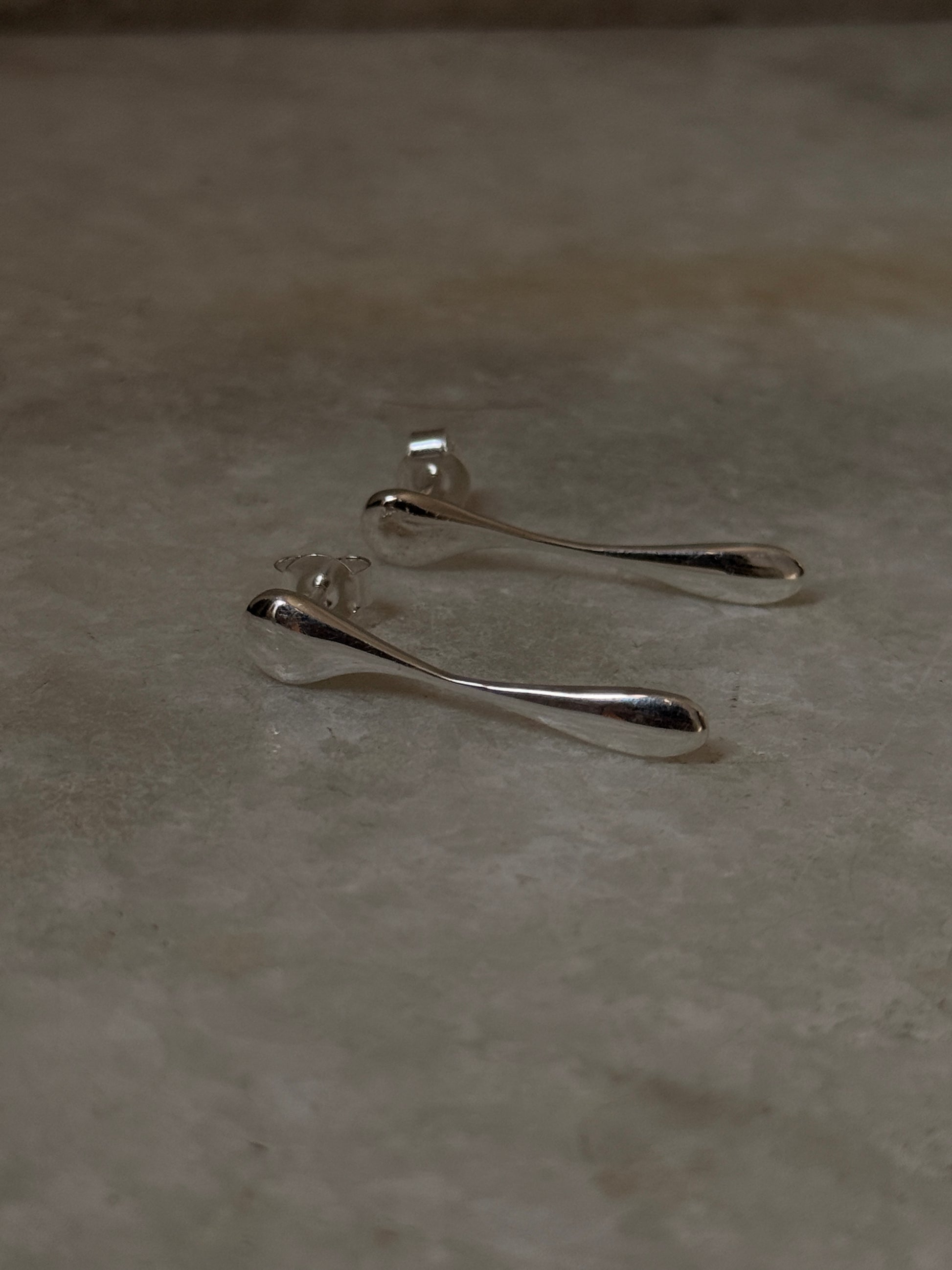 Elegant Melted Drop Design 925 Silver Earrings