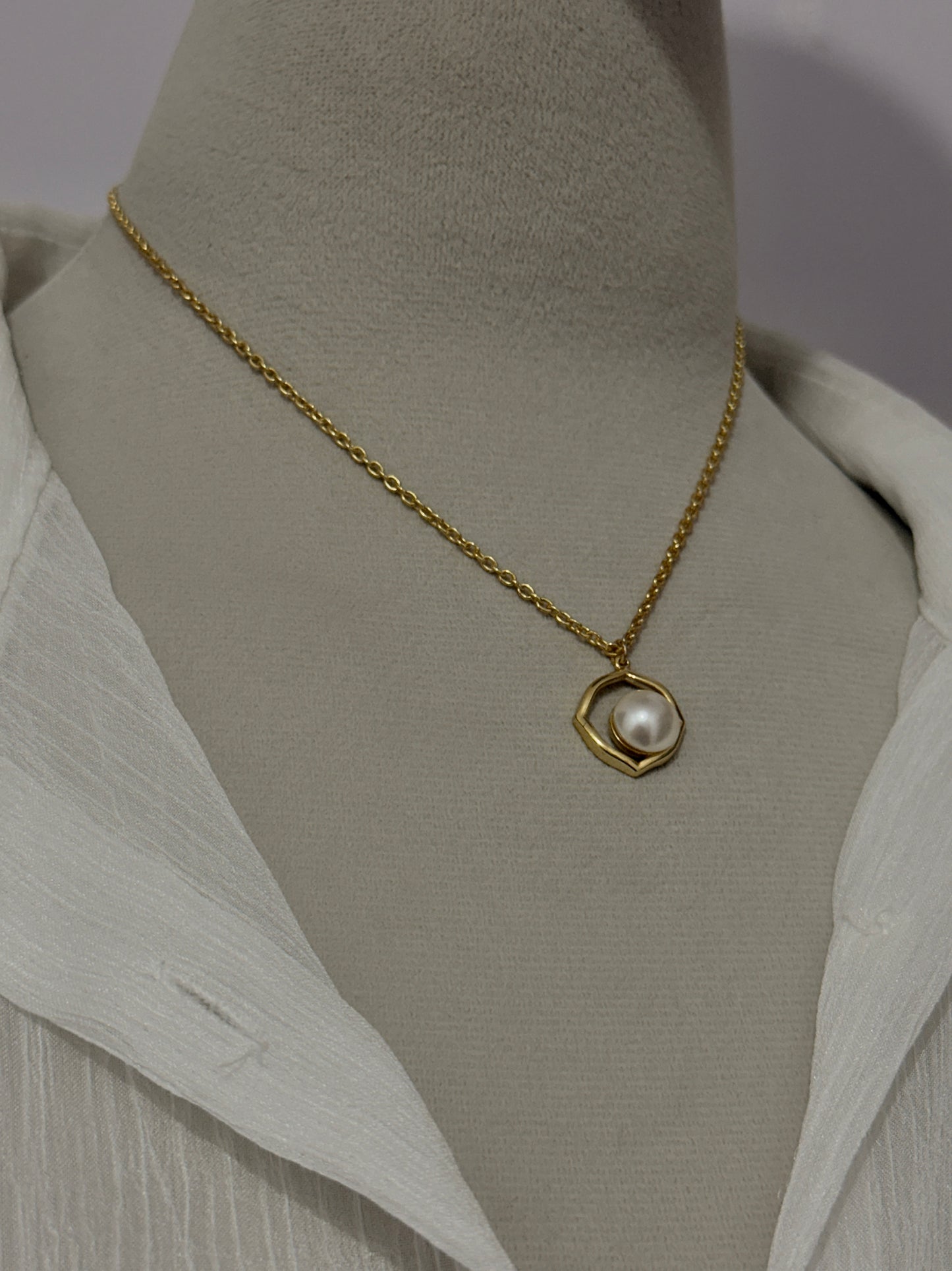 Elegant gold plated pearl 925 sterling silver necklace  