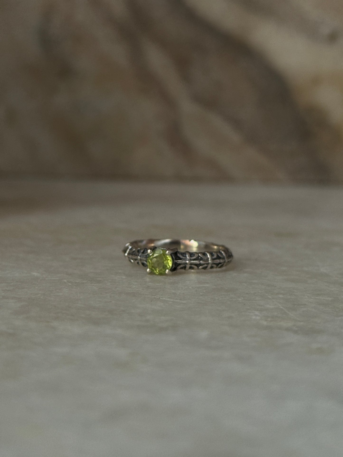 Peridot Solitaire Vintage Style Band 925 Sterling Silver Ring
