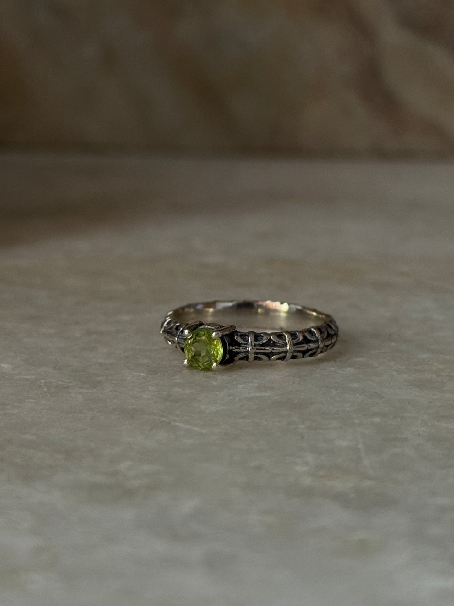 Peridot Solitaire Vintage Style Band 925 Sterling Silver Ring