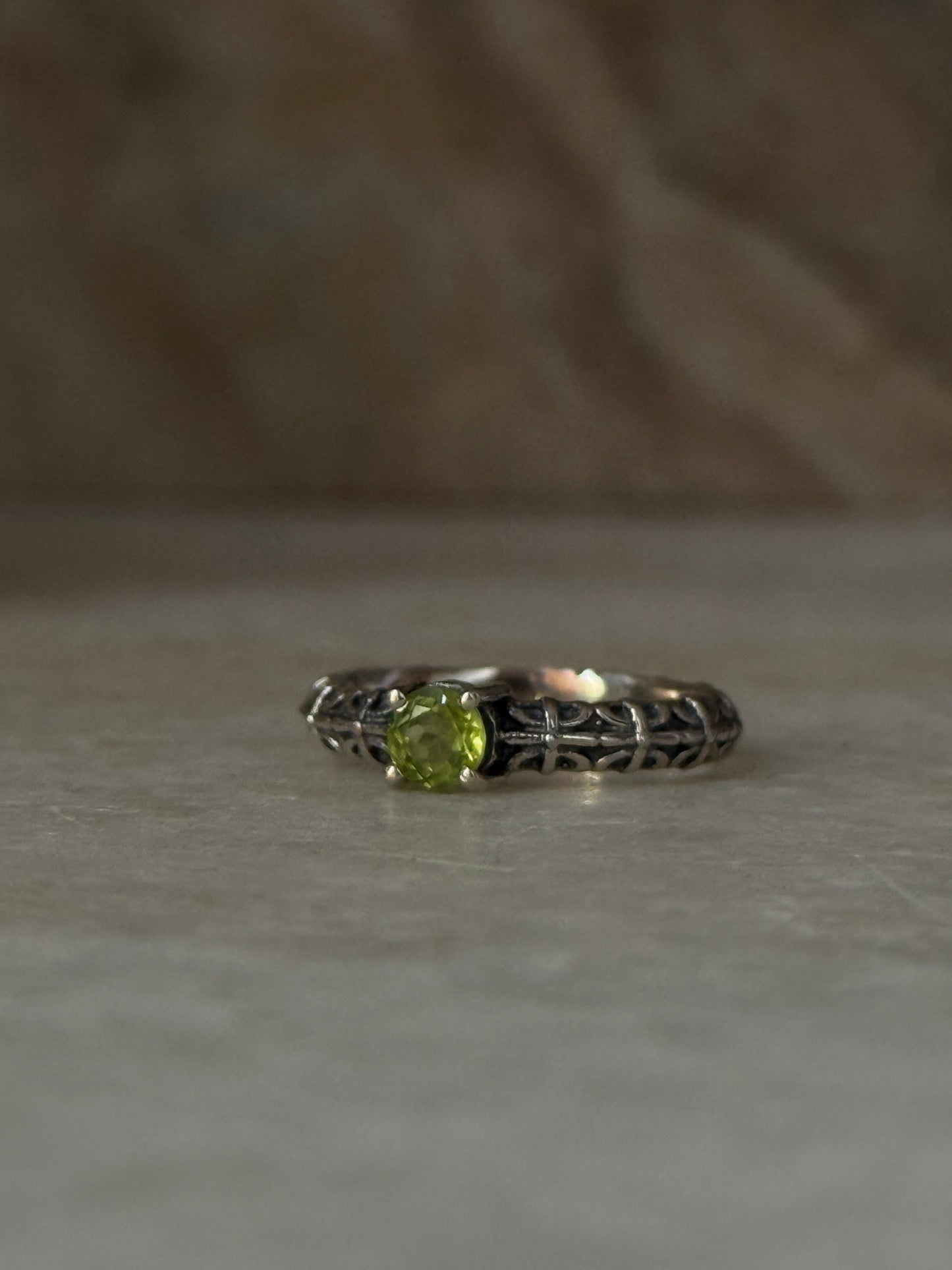 Peridot Solitaire Vintage Style Band 925 Sterling Silver Ring