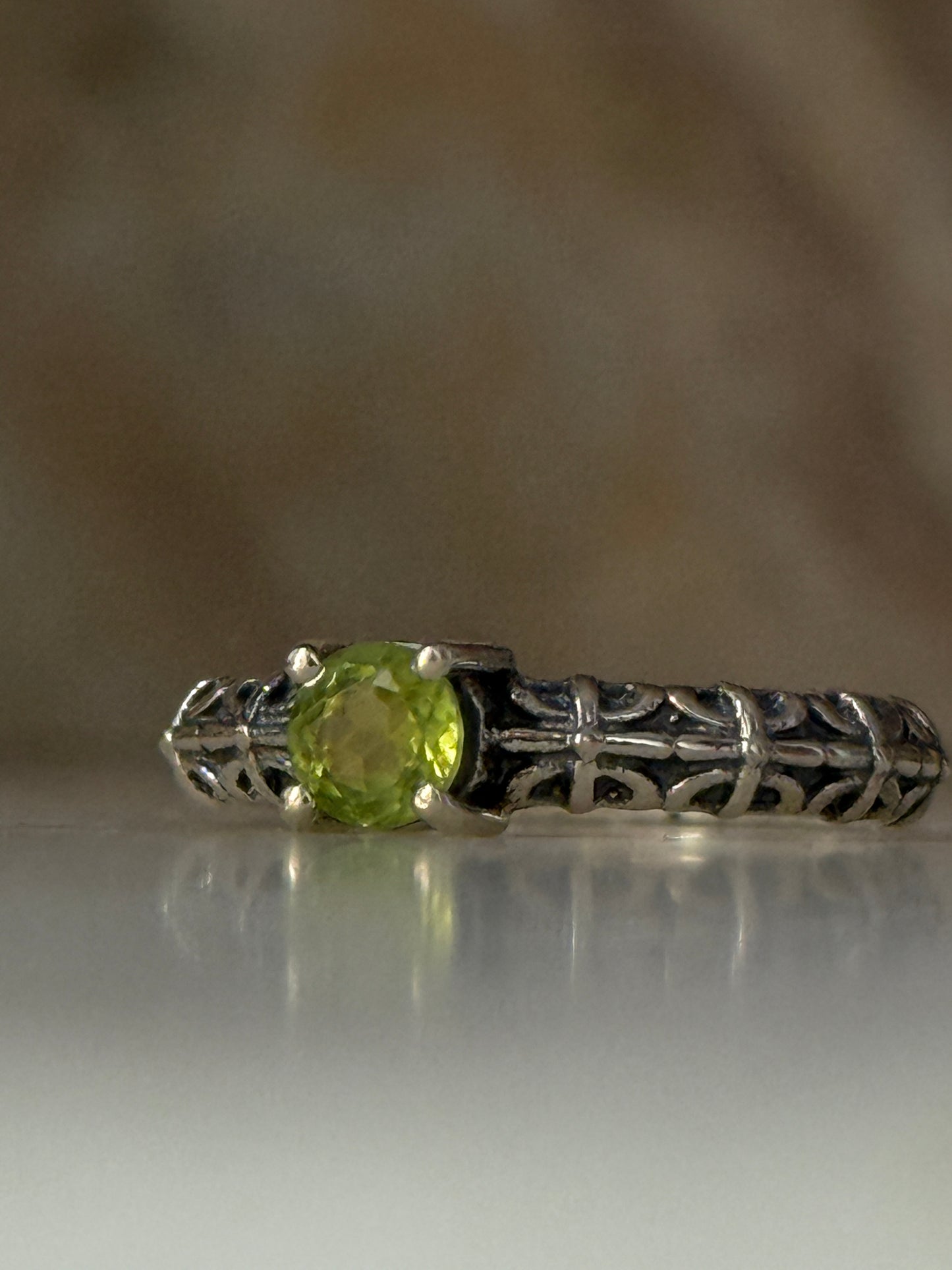 Peridot Solitaire Vintage Style Band 925 Sterling Silver Ring
