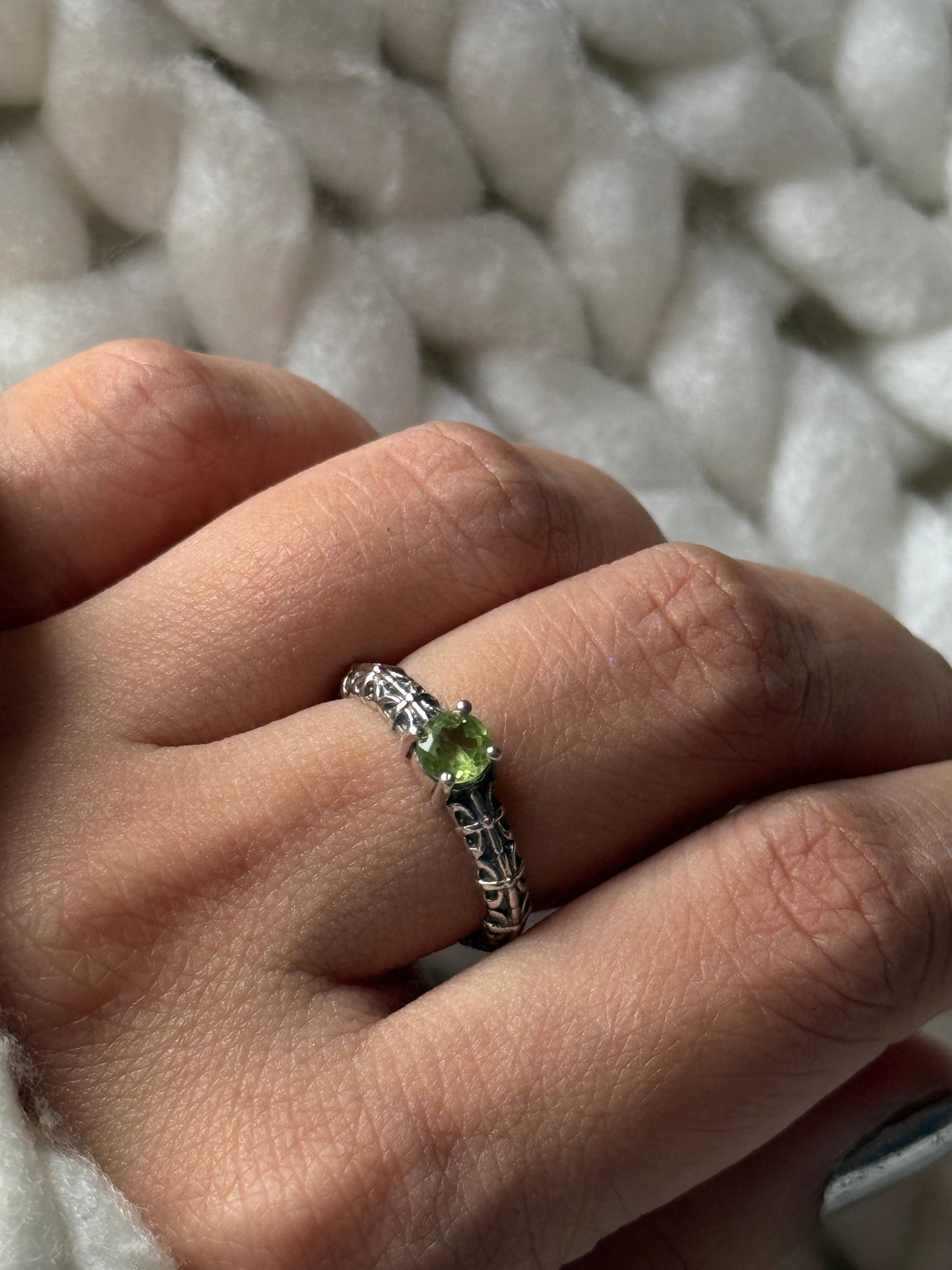 Peridot Solitaire Vintage Style Band 925 Sterling Silver Ring