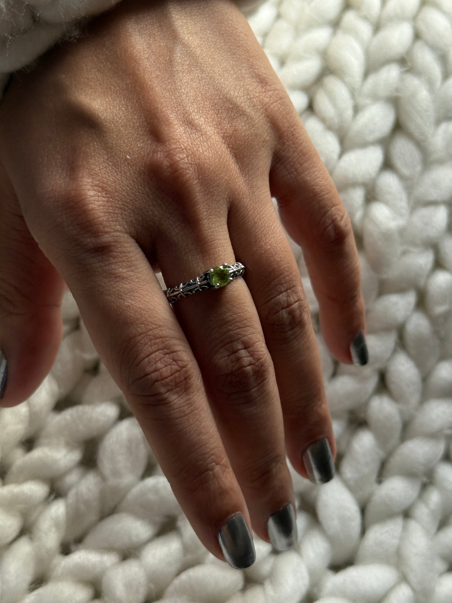 Peridot Solitaire Vintage Style Band 925 Sterling Silver Ring