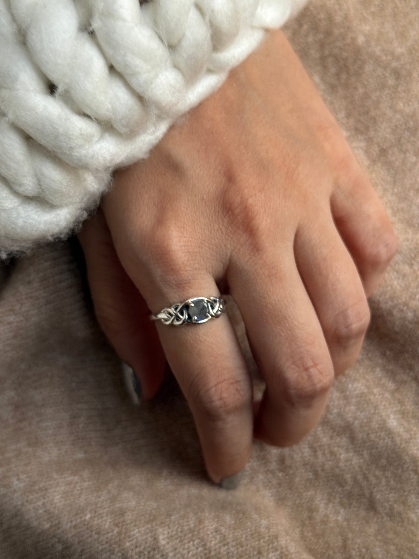 Handcrafted 925 sterling silver labradorite round celtic knot ring  