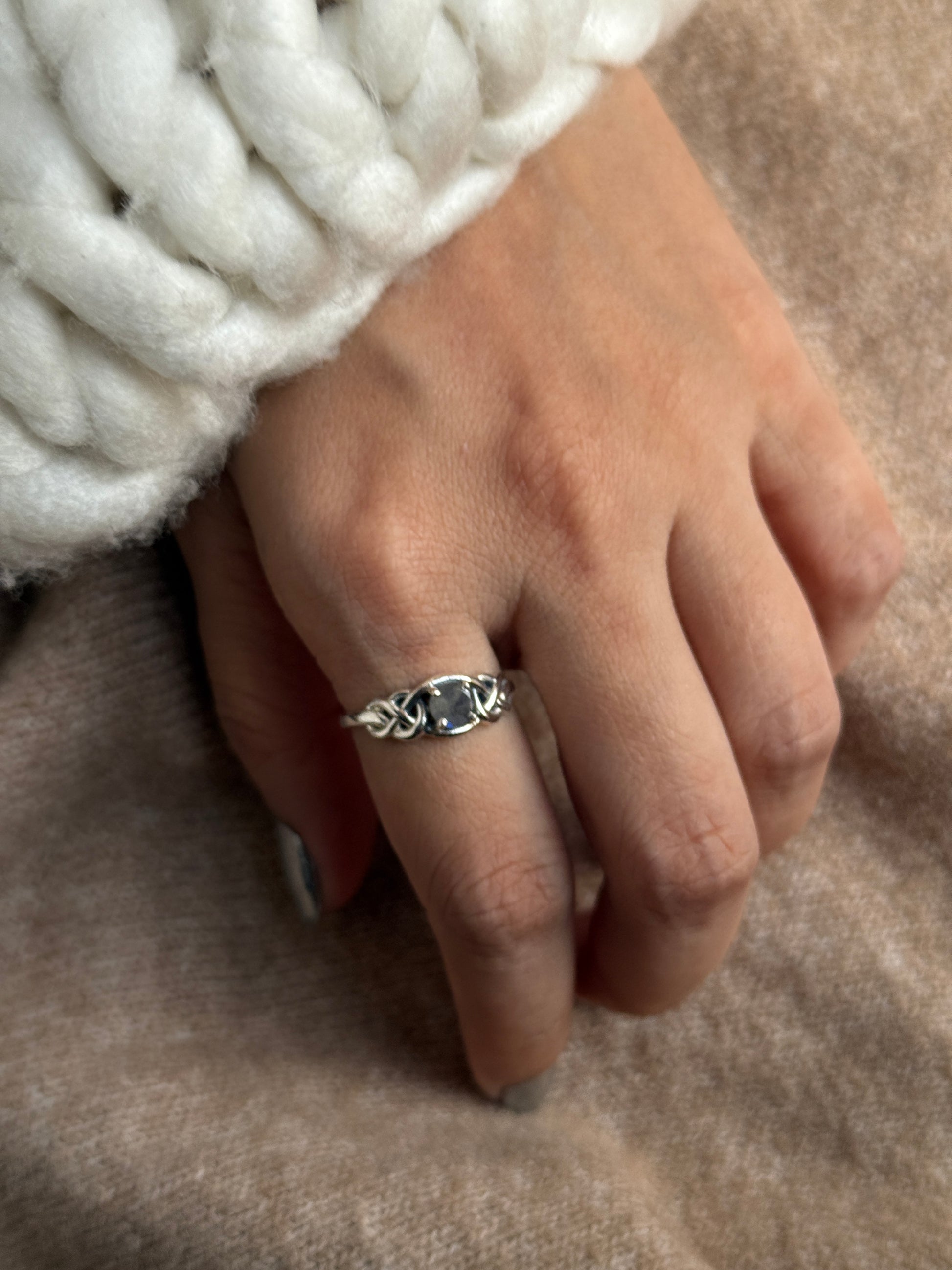 Handcrafted 925 sterling silver labradorite round celtic knot ring  