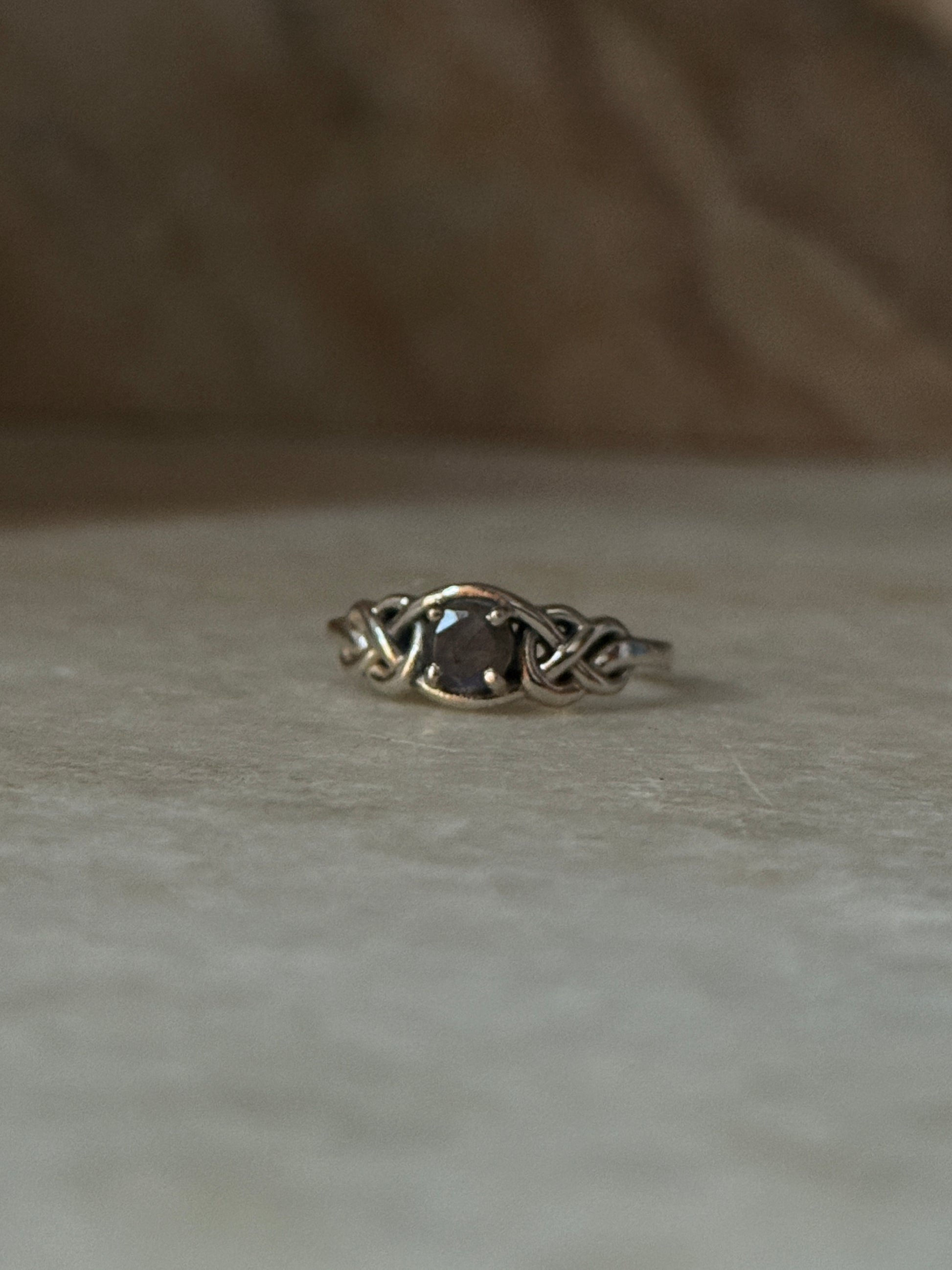 925 Sterling silver labradorite gemstone celtic knot round ring