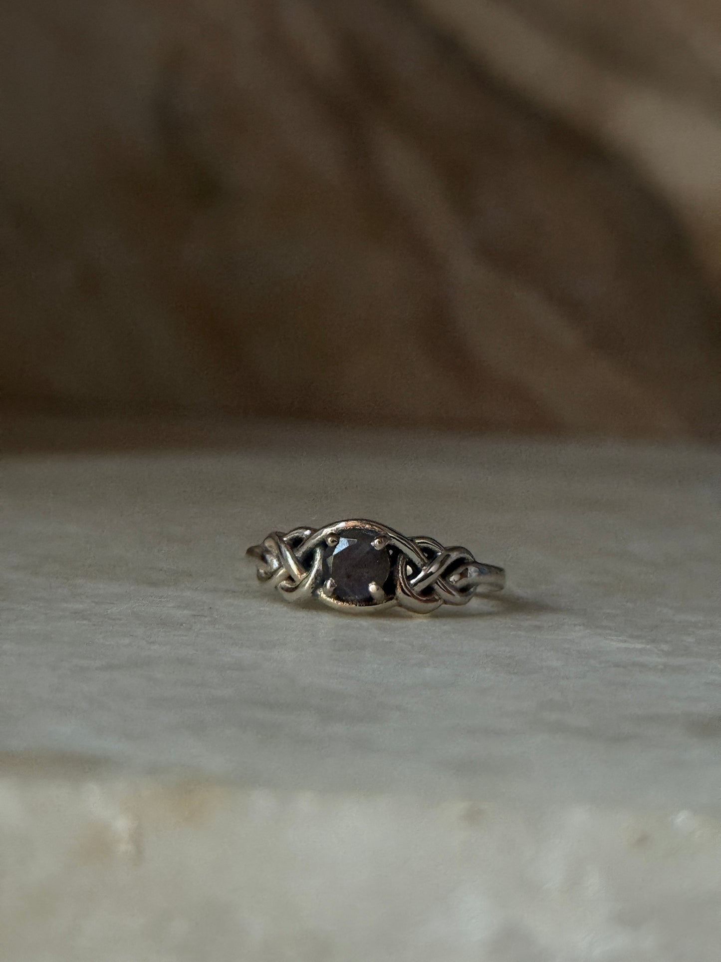 925 Sterling silver labradorite celtic knot ring with round gemstone