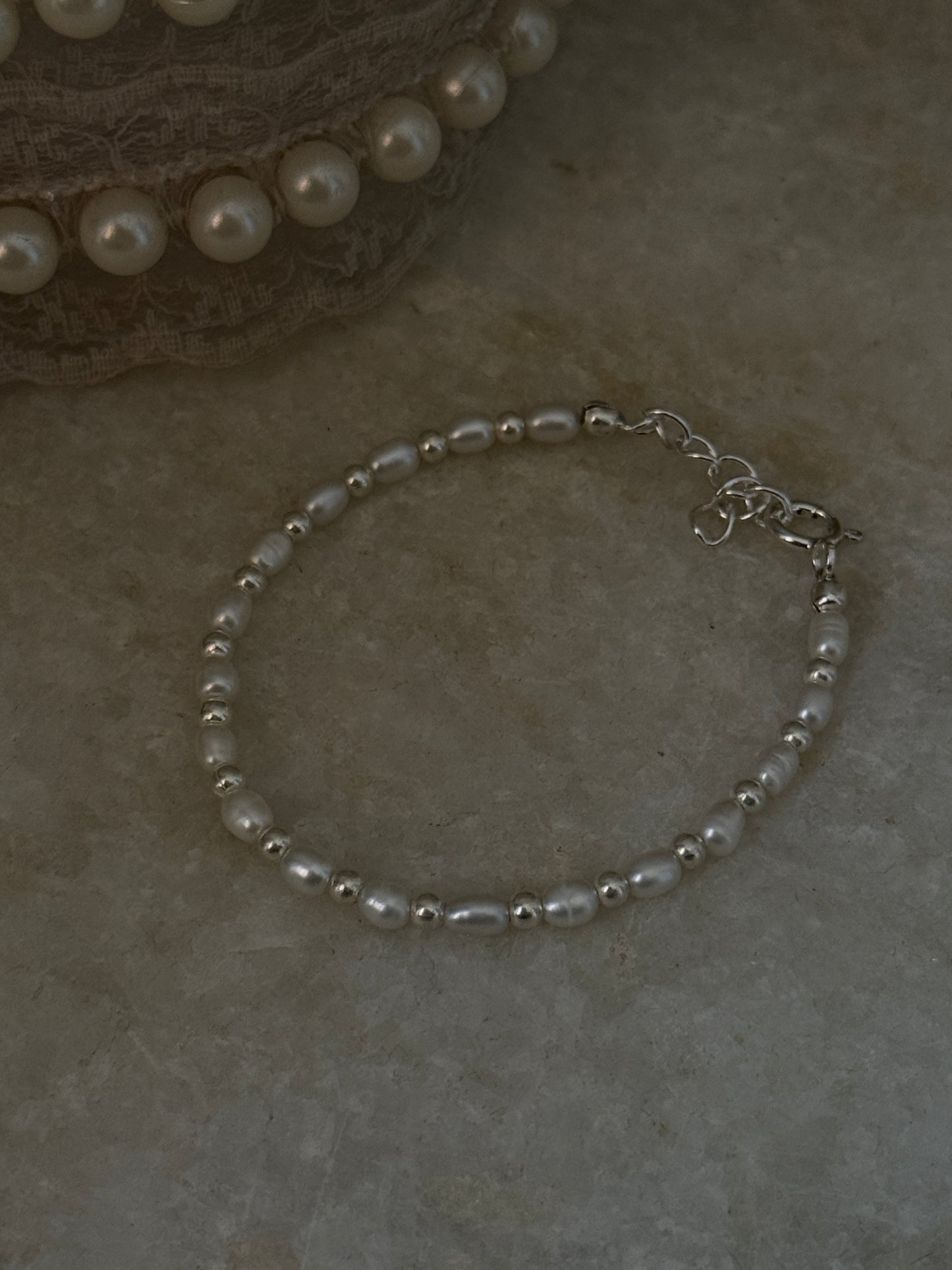 Freshwater pearl bracelet with 3mm sterling silver beads