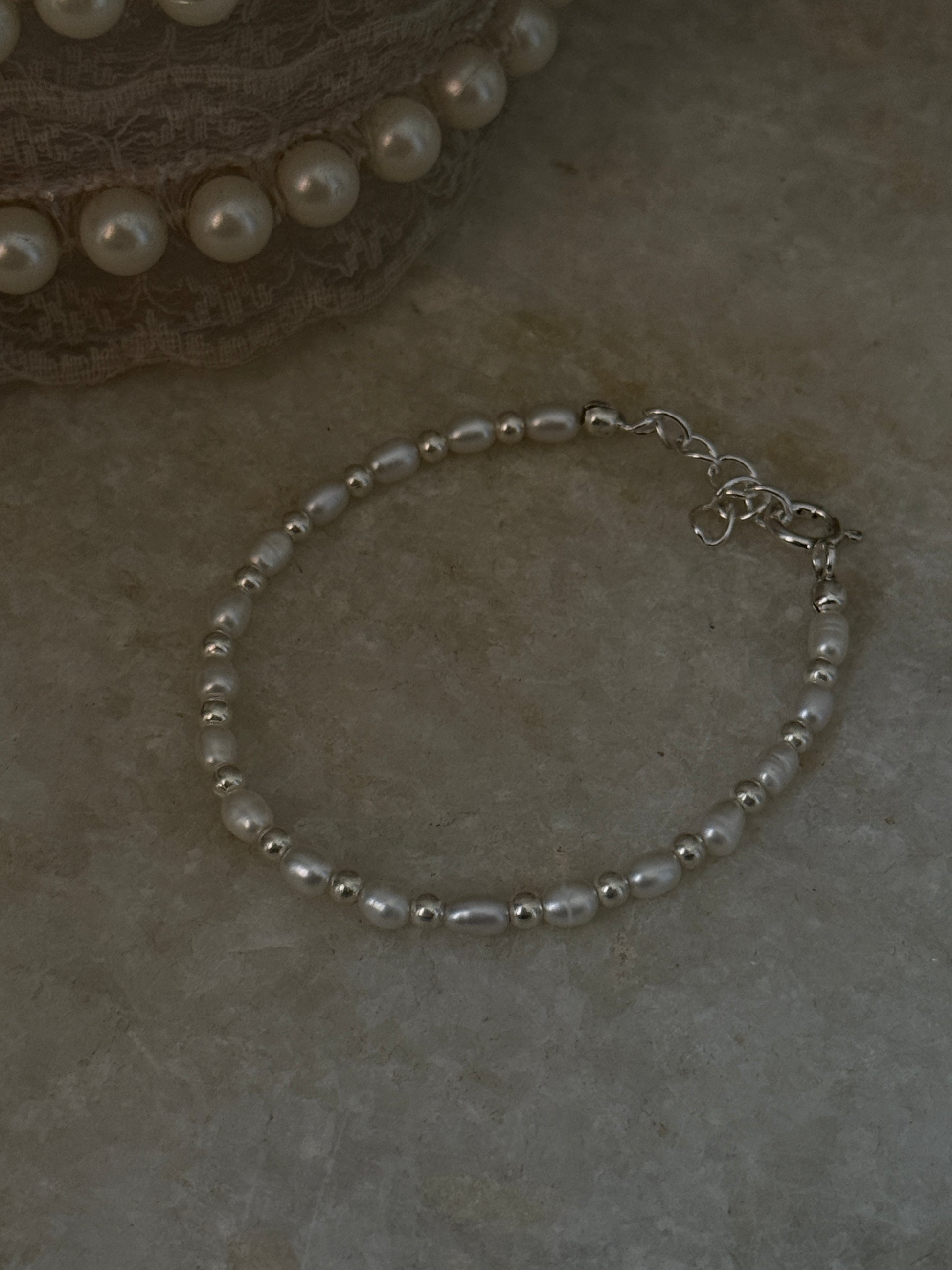 Freshwater pearl bracelet with 3mm sterling silver beads